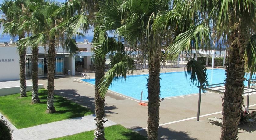 Royal Blue Hotel & Spa