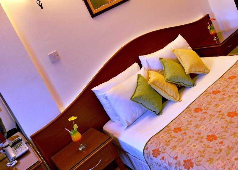 Hotel The Ship 3*
