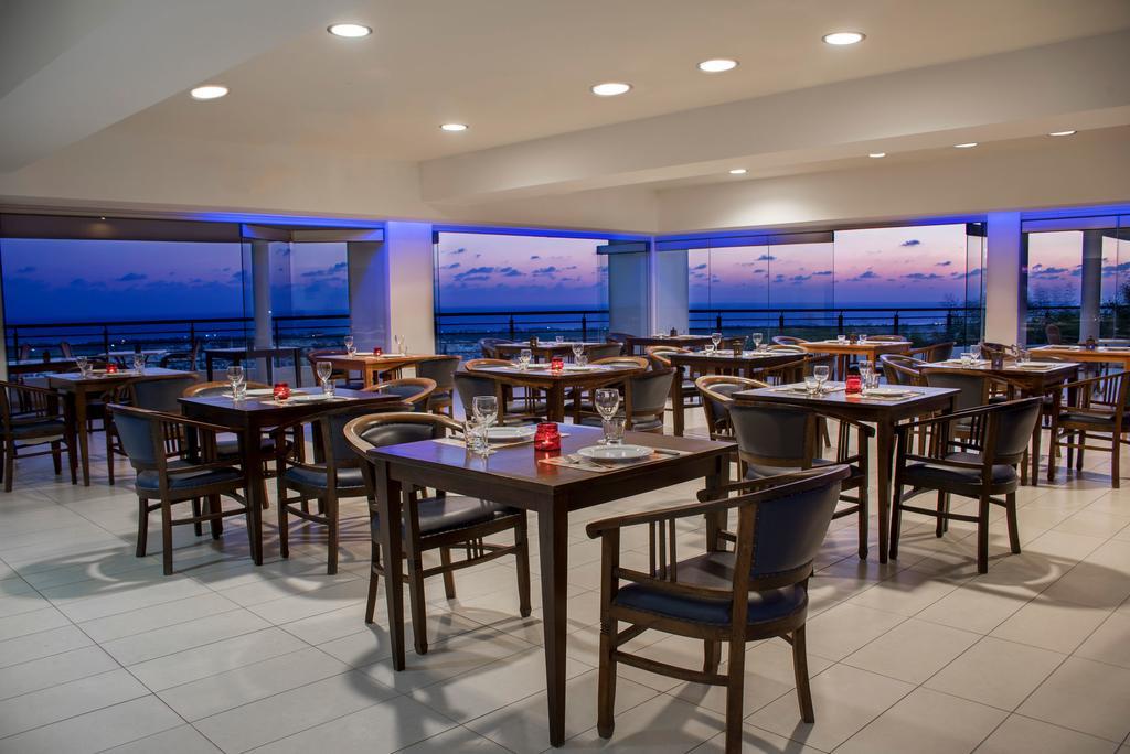 Royal Blue Hotel & Spa 4*