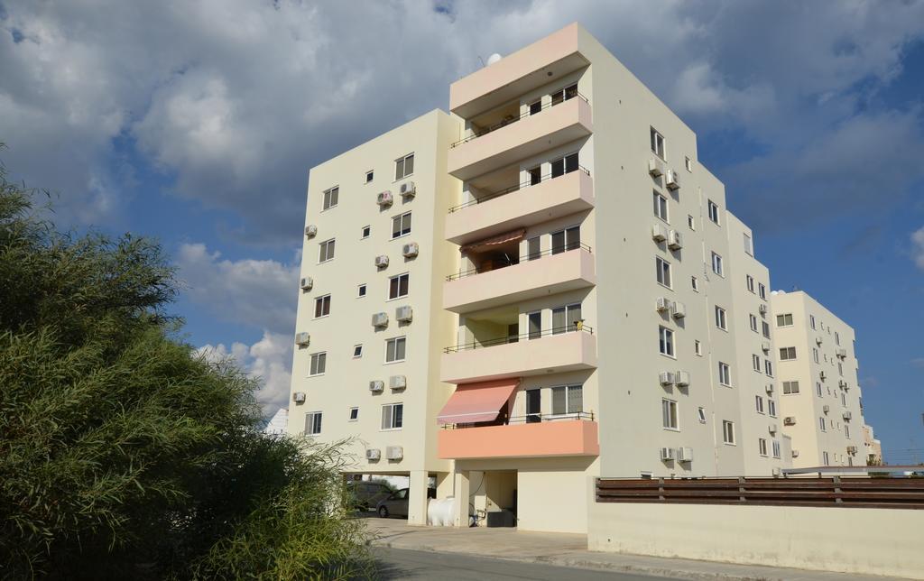 Apartment Olivia Mackenzie With Pool Larnaca