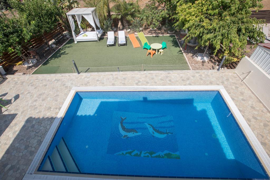 Artemisia Villa *