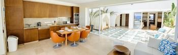 Oceanview Luxury 063