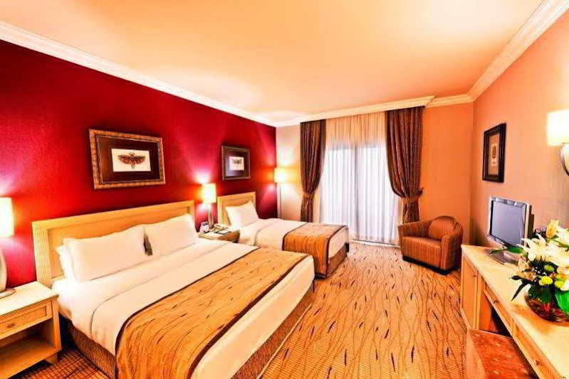 Mercure Cyprus Casino & Wellness 5*