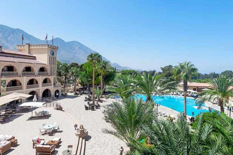 Hotel Le Chateau Lambousa