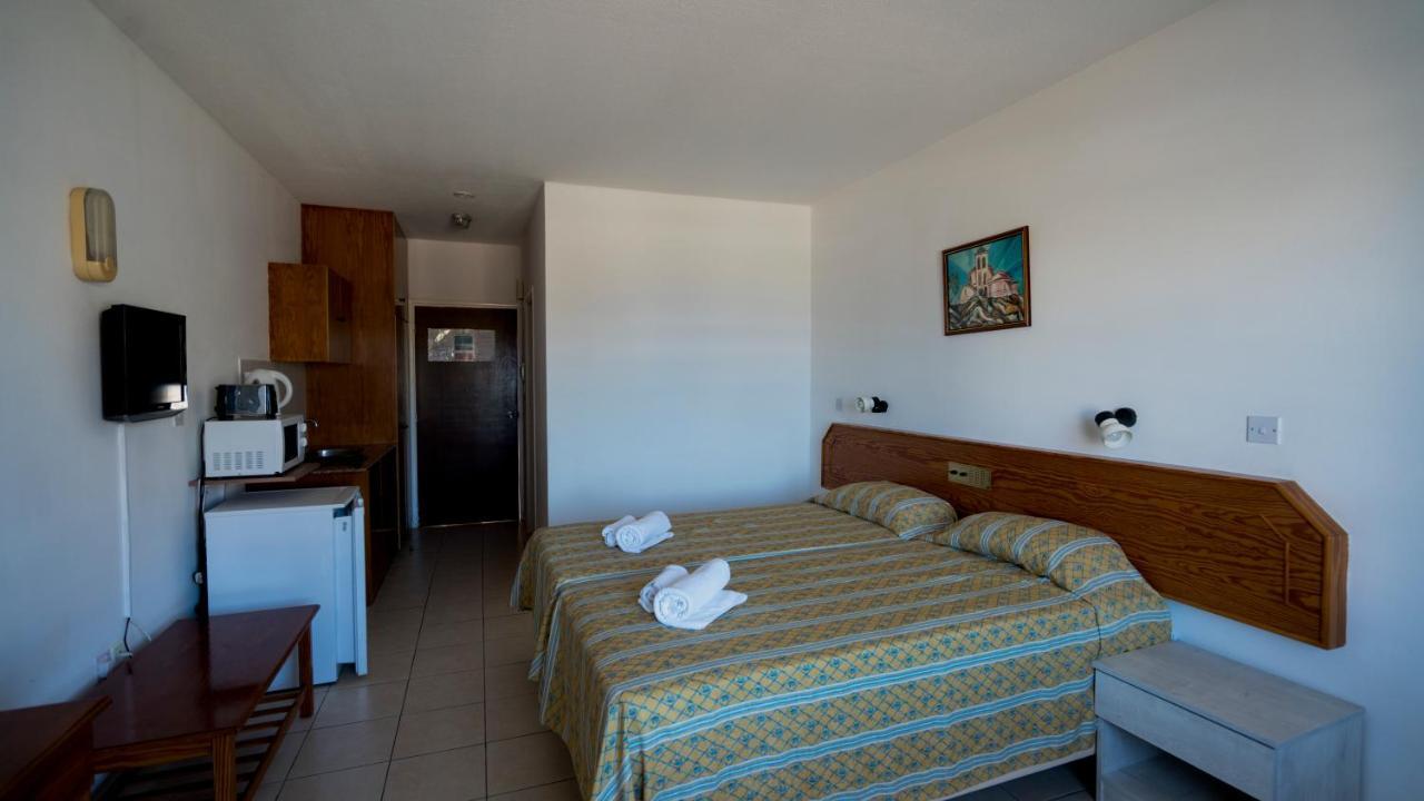 Konnos Bay 3*