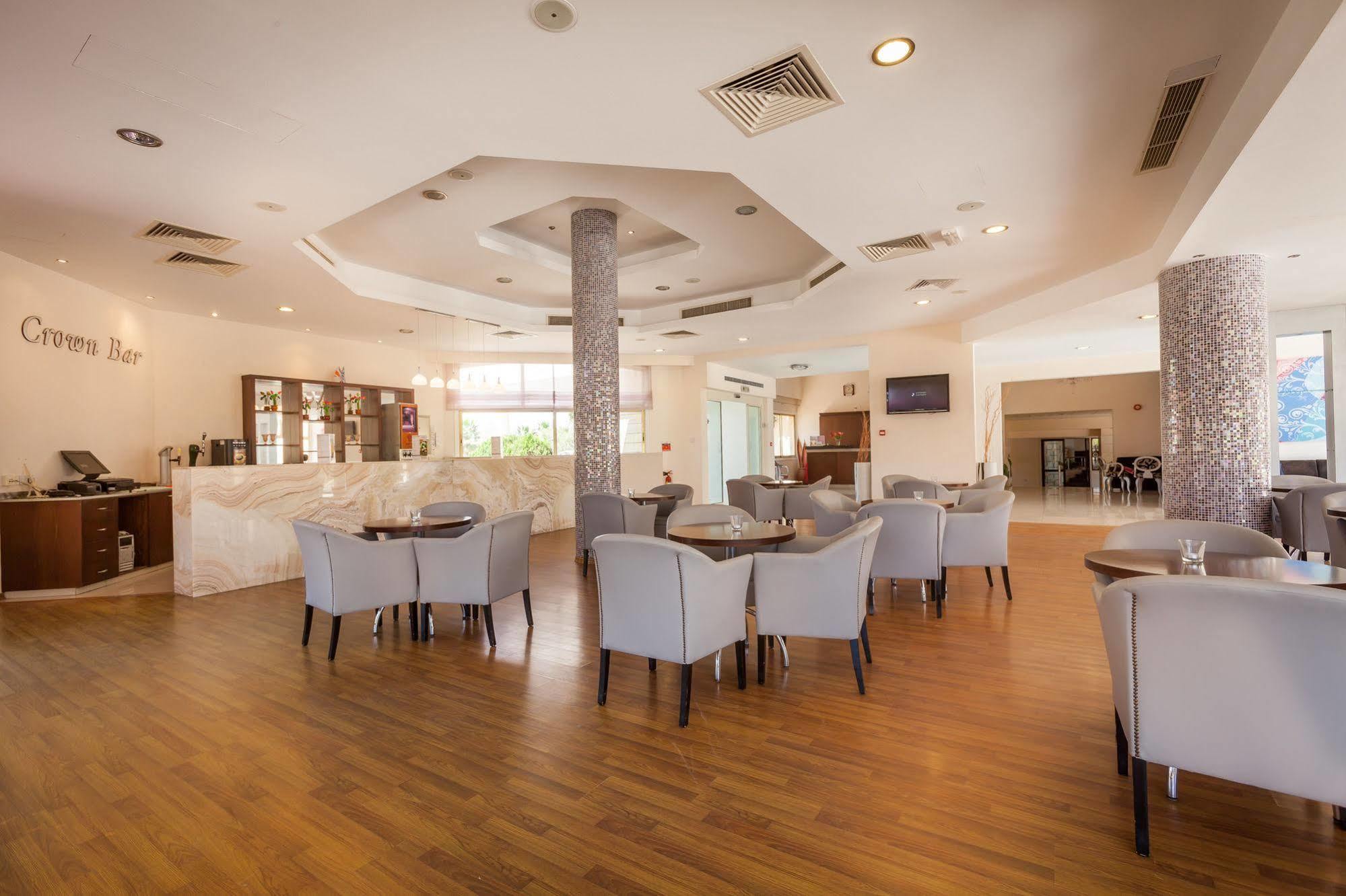 Crown Henipa Hotel 3*