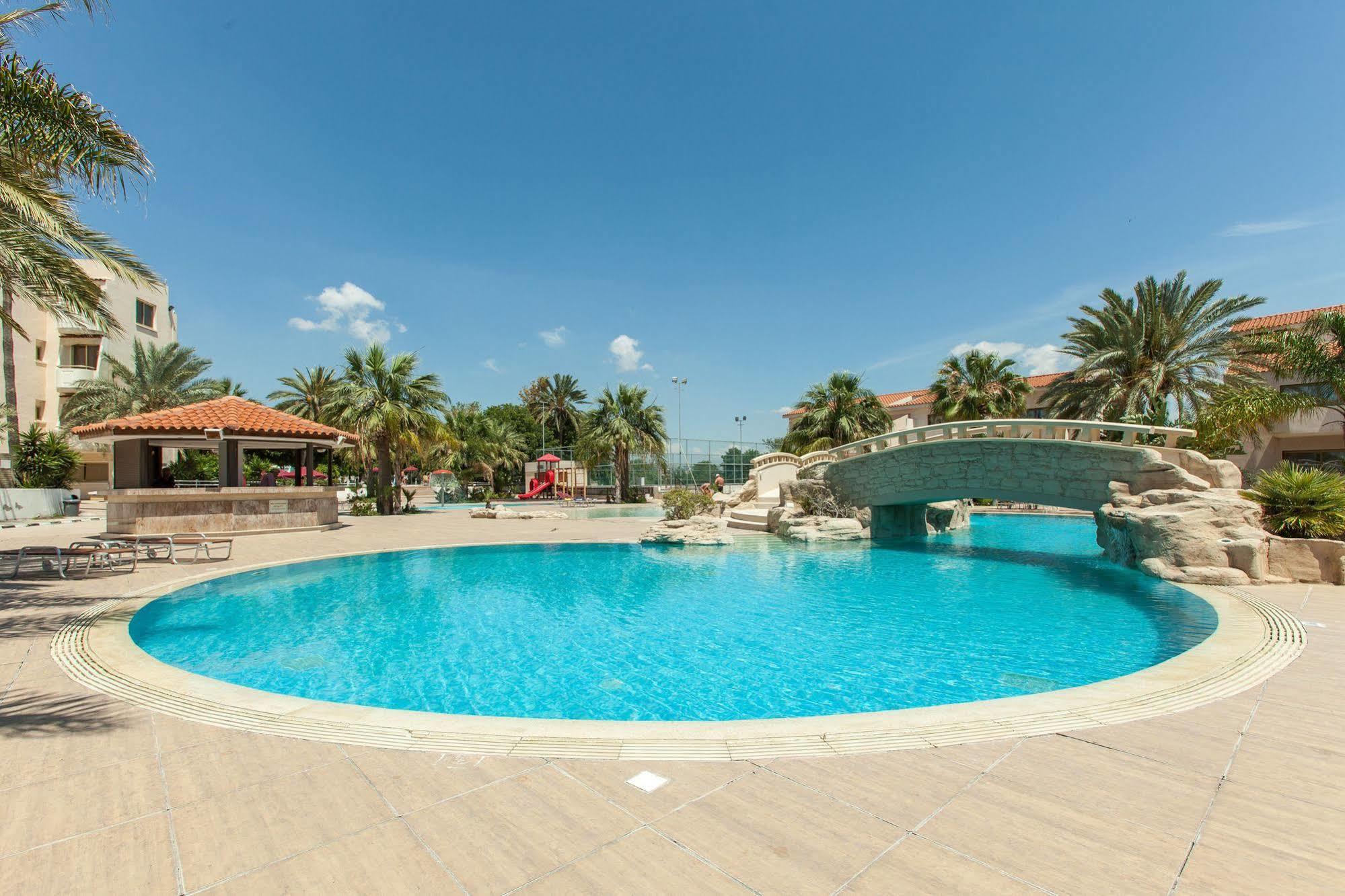 Crown Henipa Larnaca