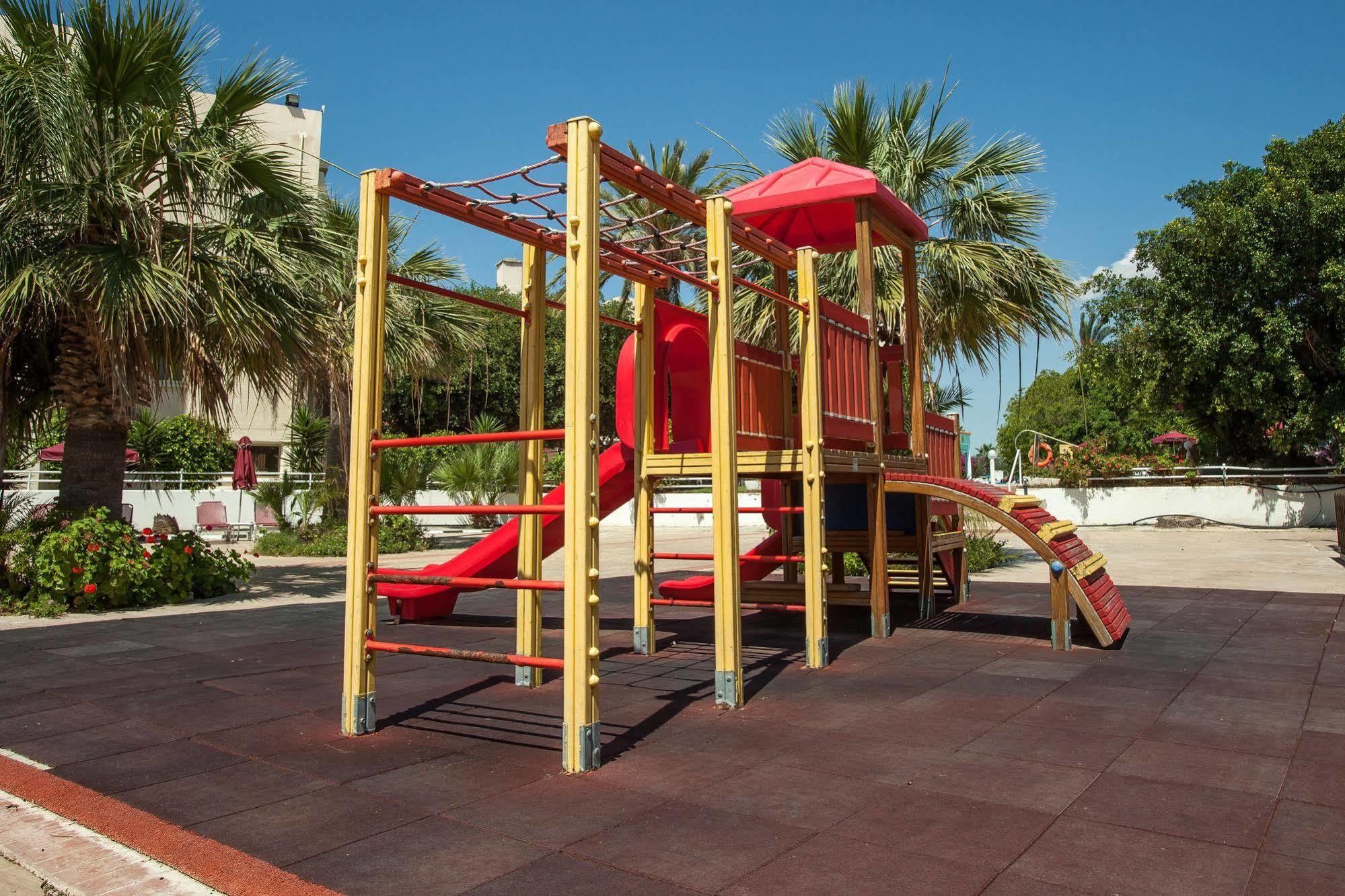 Hotel Crown Henipa Larnaca