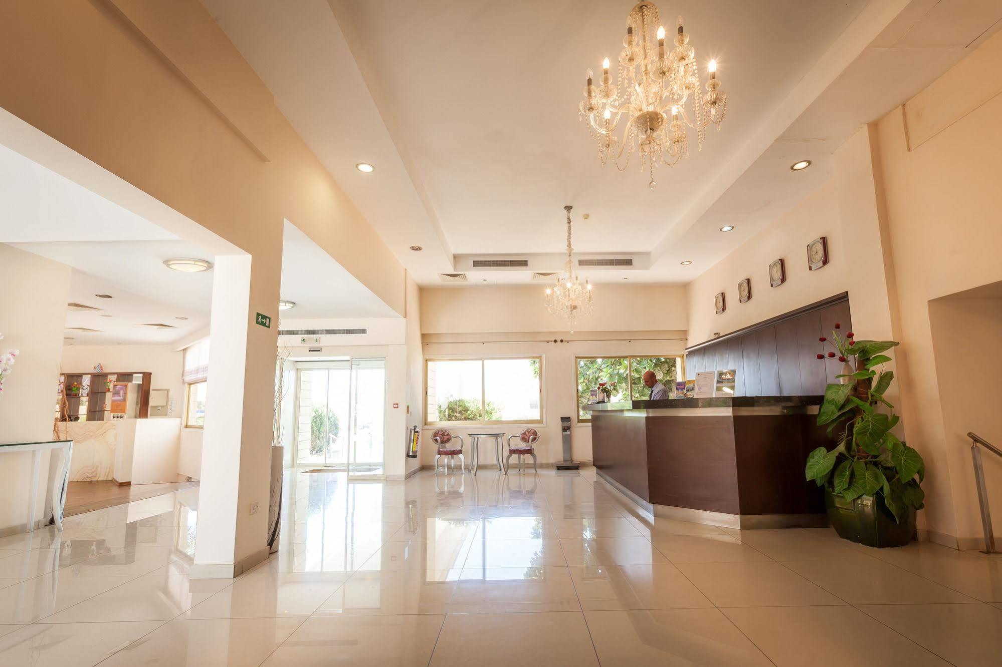 Crown Henipa 3*