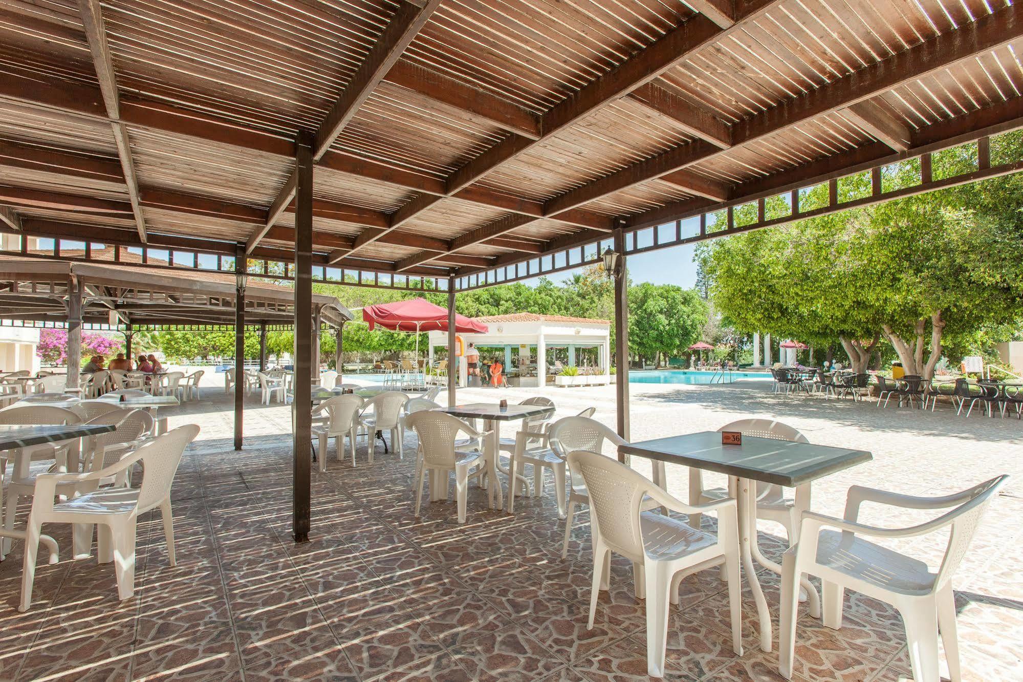 Crown Henipa 3* Larnaca