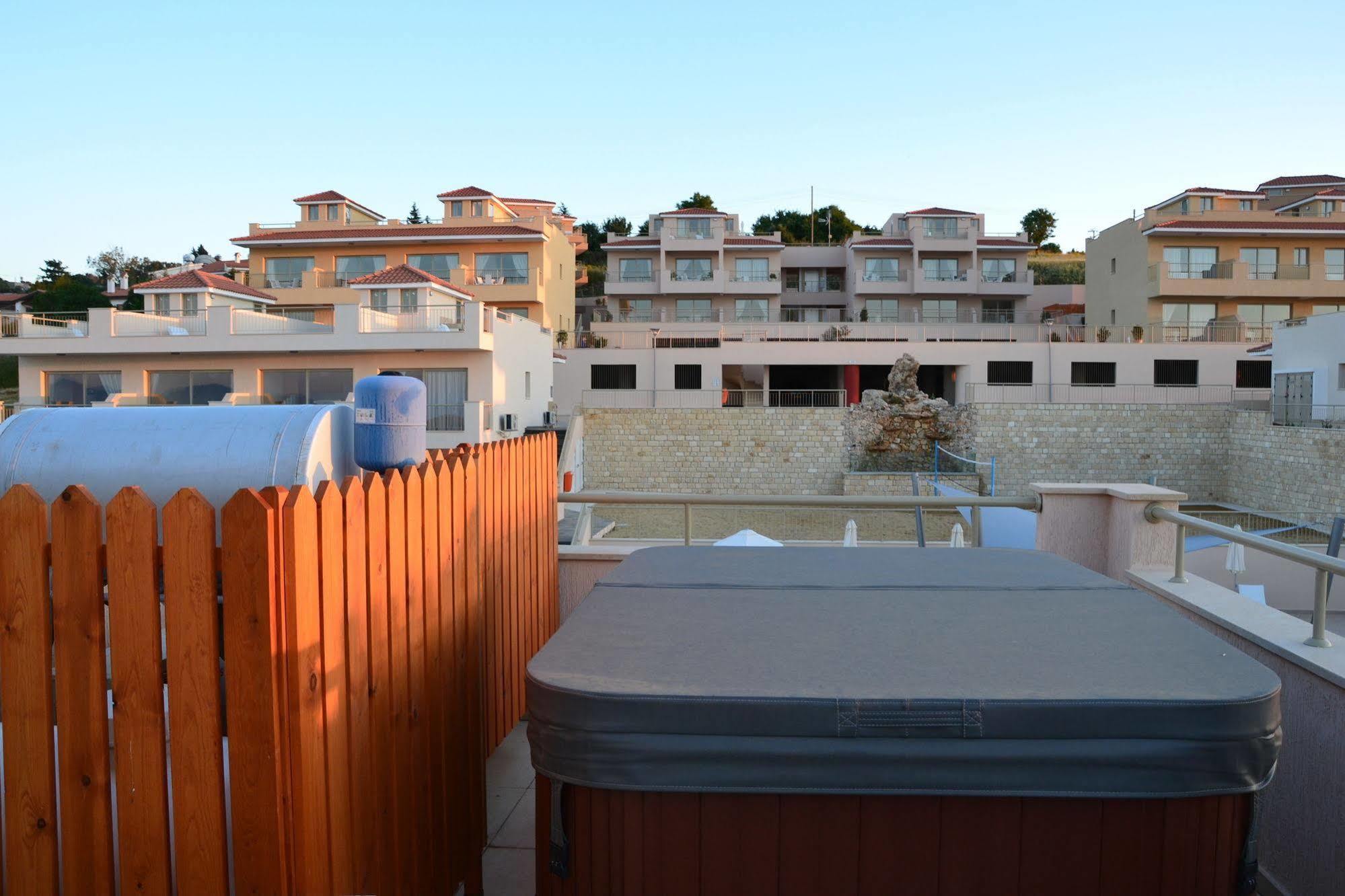 Aparthotel Akamas Health Farm & 3*