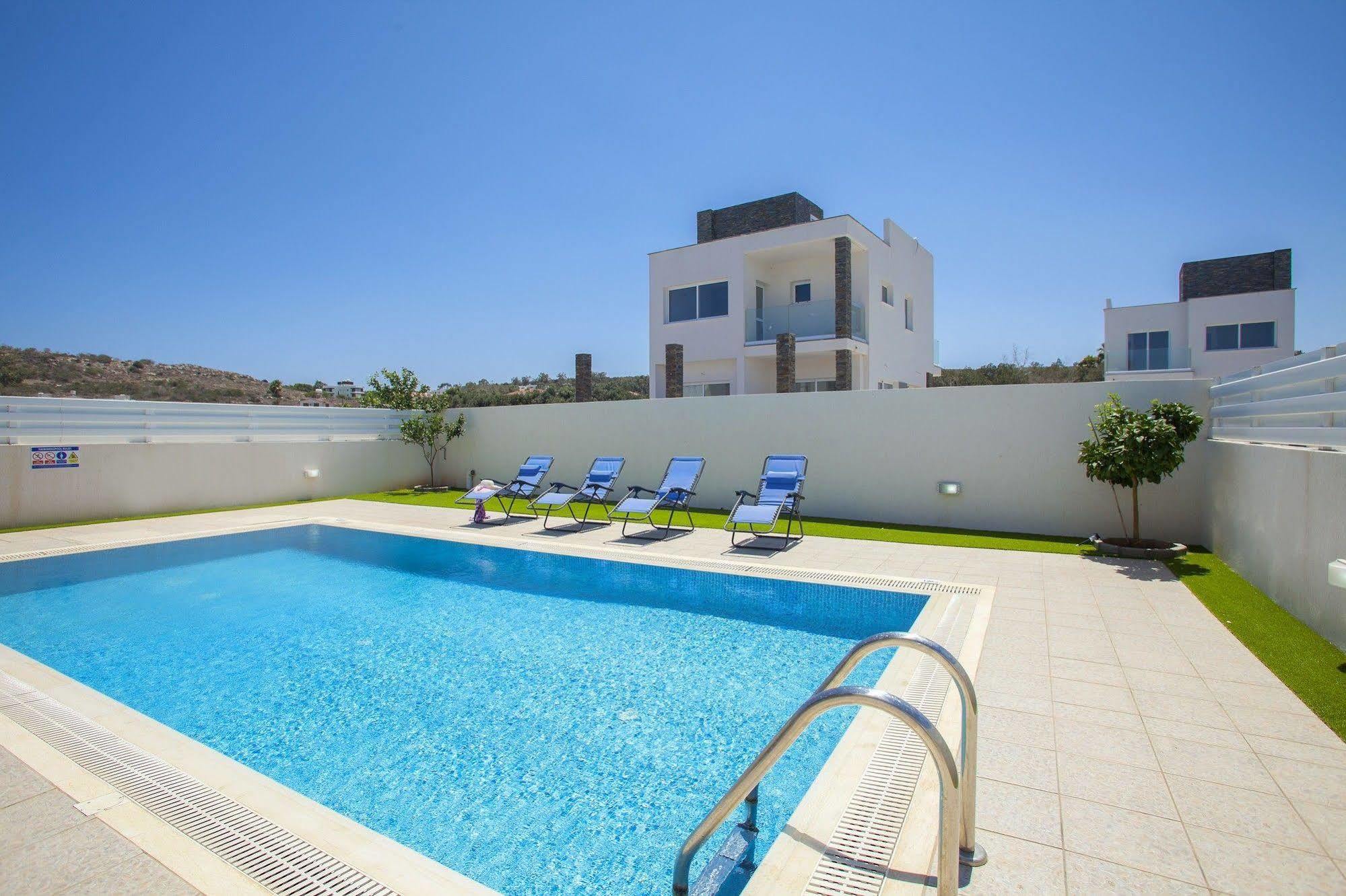 Anemoni 6 * Protaras