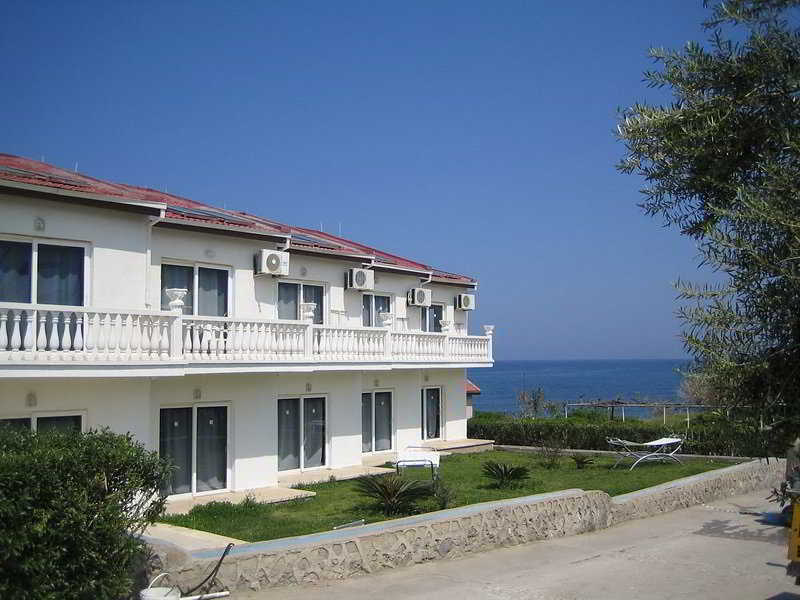Mosquito Beach Club Hotel 2*