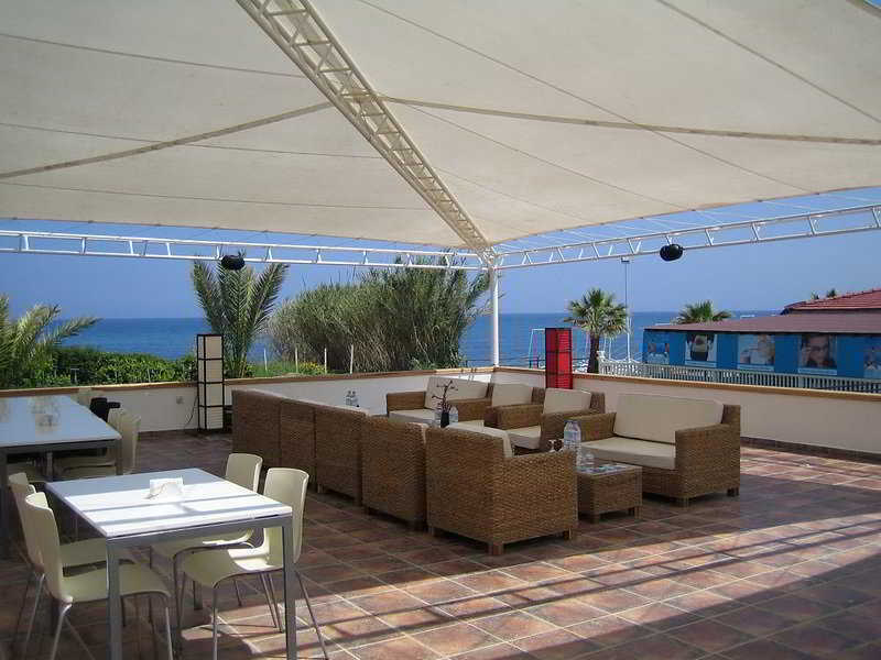 Mosquito Beach Club 2*