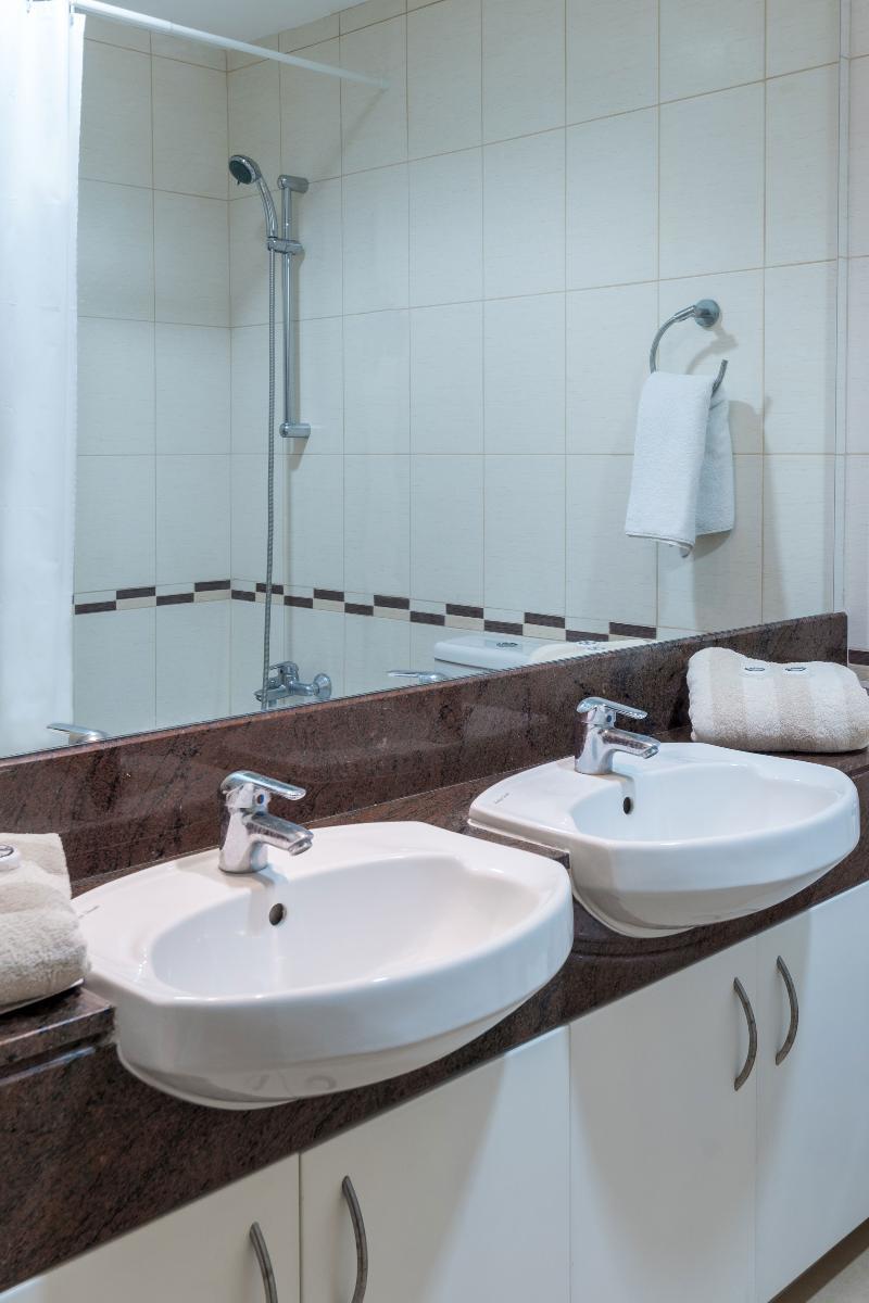 Royal Blue Hotel & Spa 4*