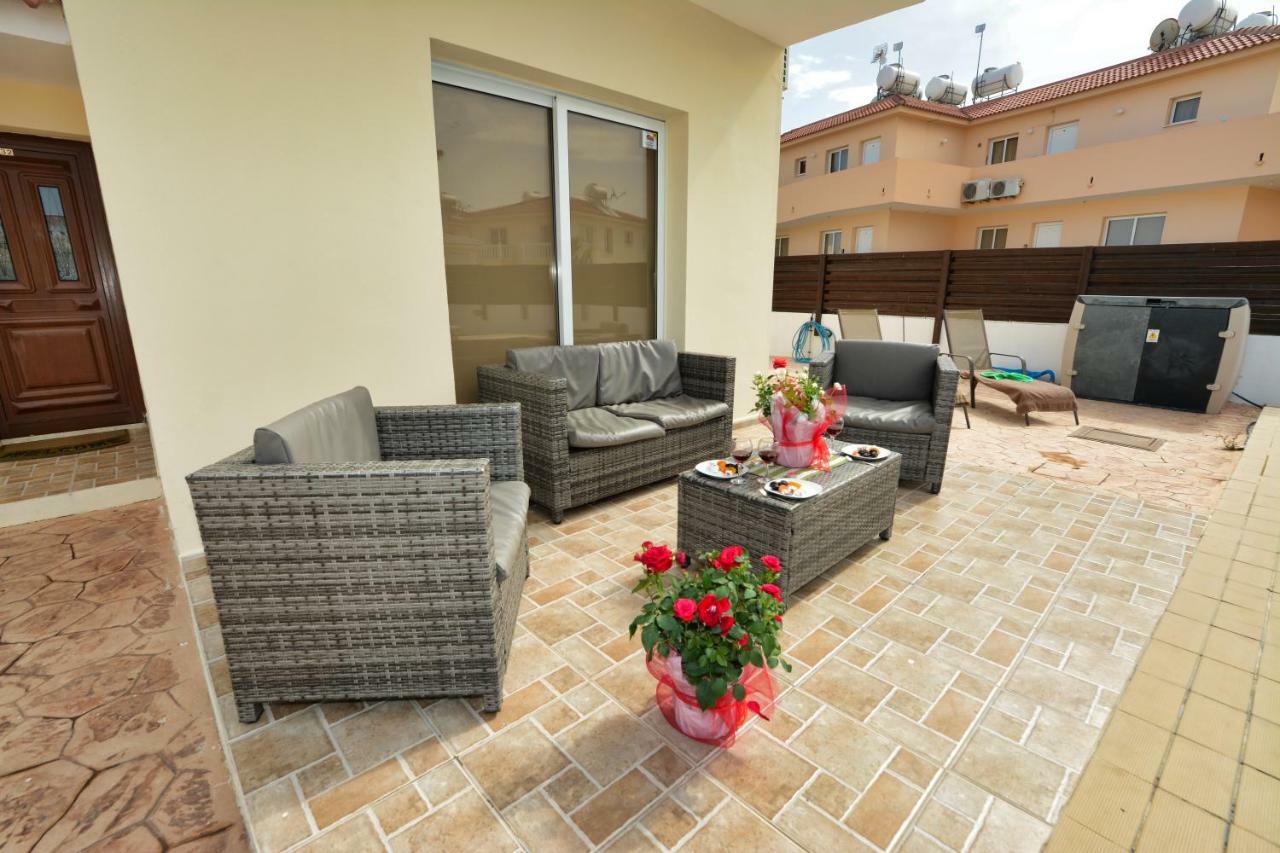 Villa Nissi Crystal
