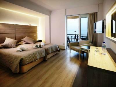 Pier Aparthotel 2*