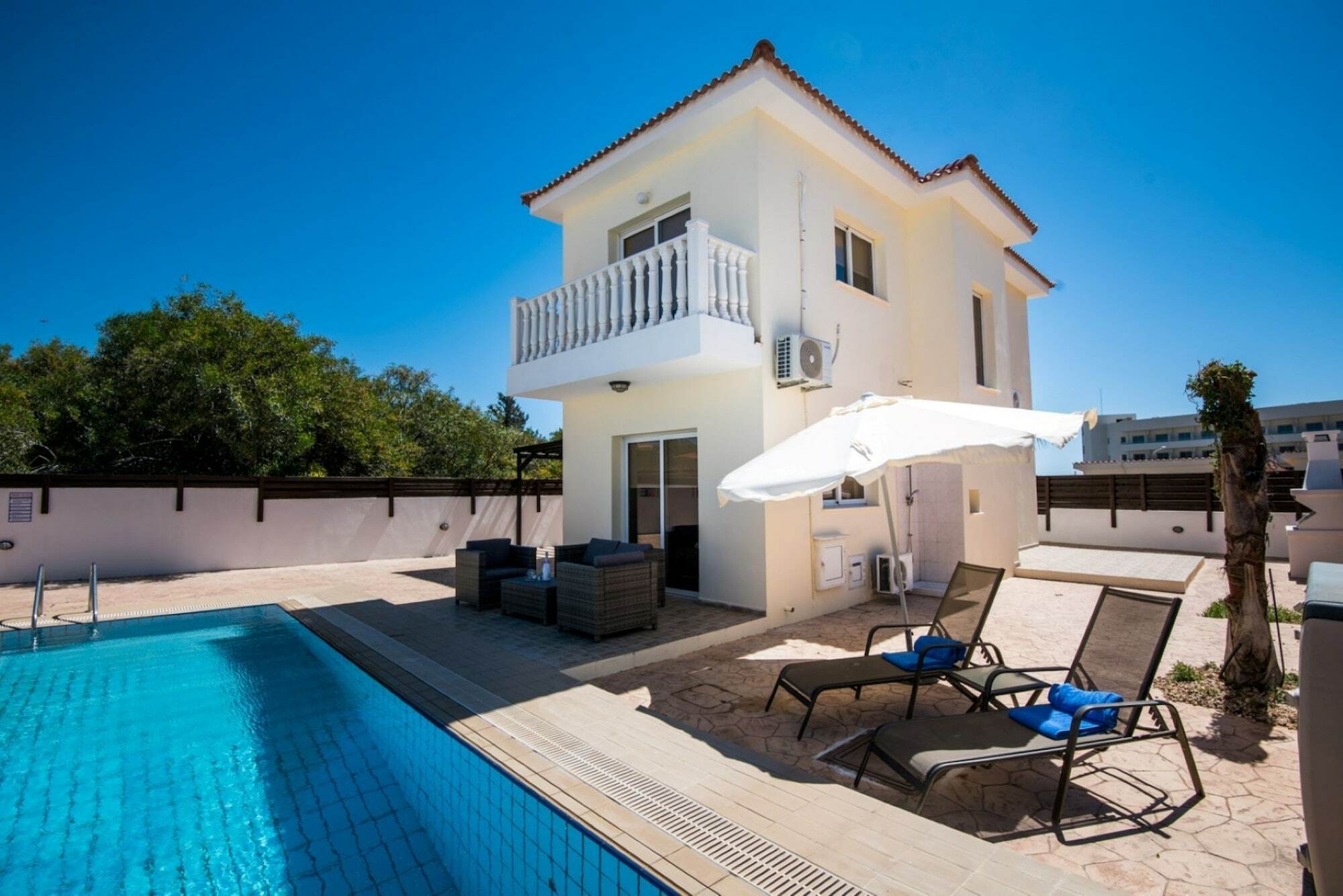 Villa Nissi Crystal *