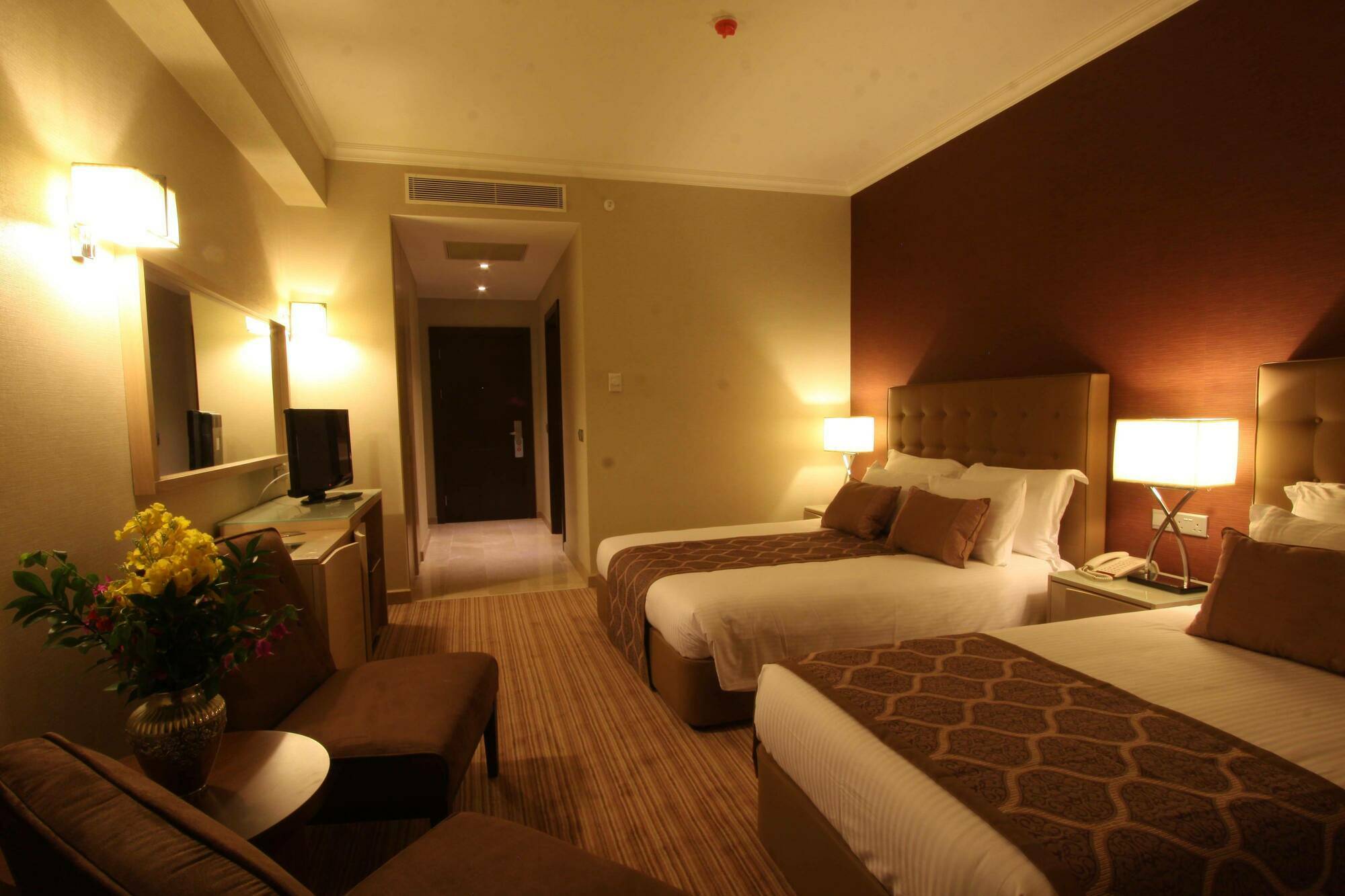 Cratos Premium Hotel, Casino, Port &