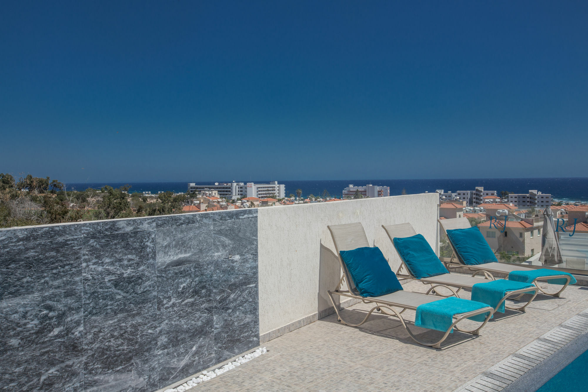 Romeo & Juliet Villa