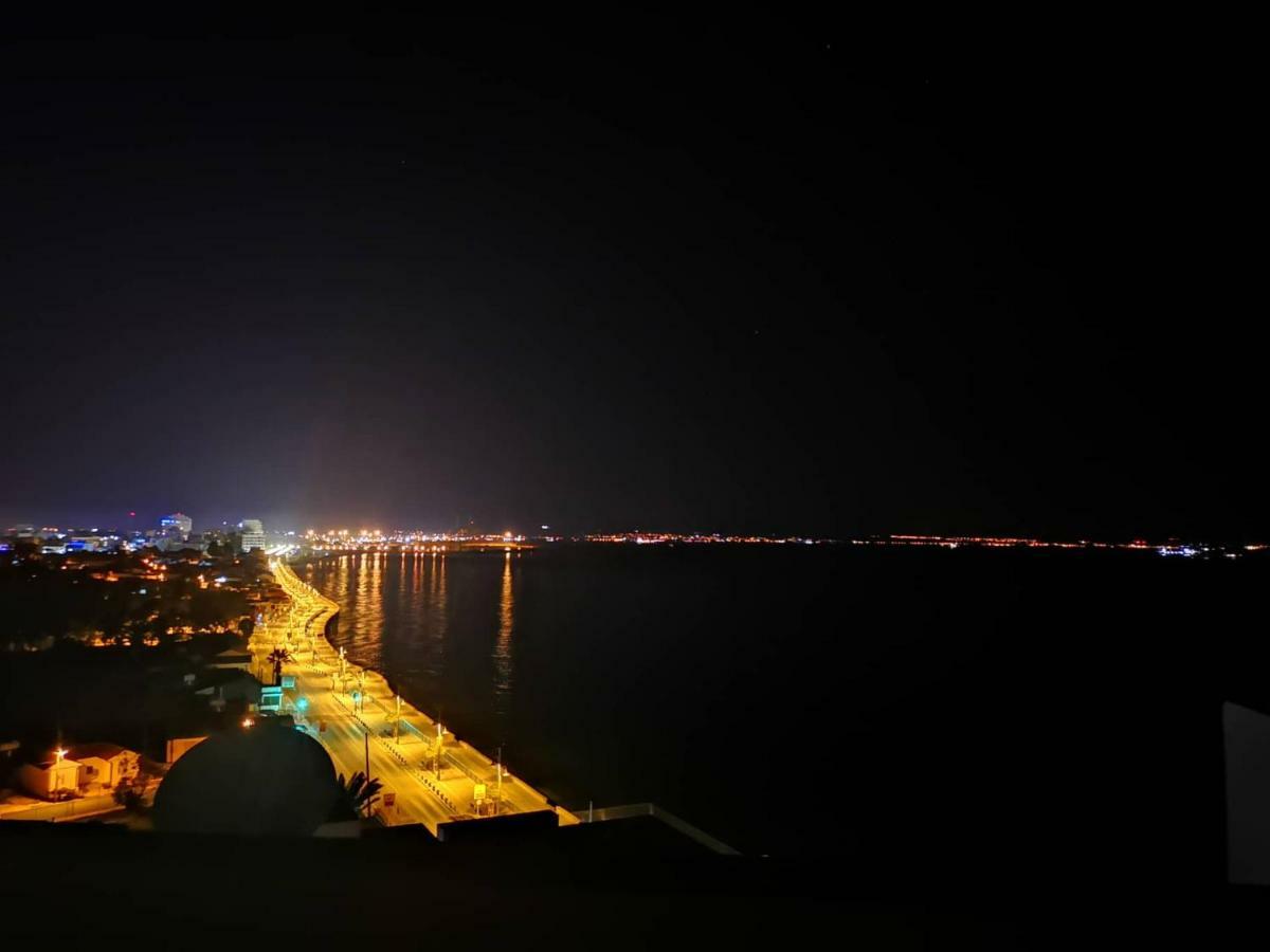 Apartment Front-row - Skyline Retreat - Pool Access Larnaca