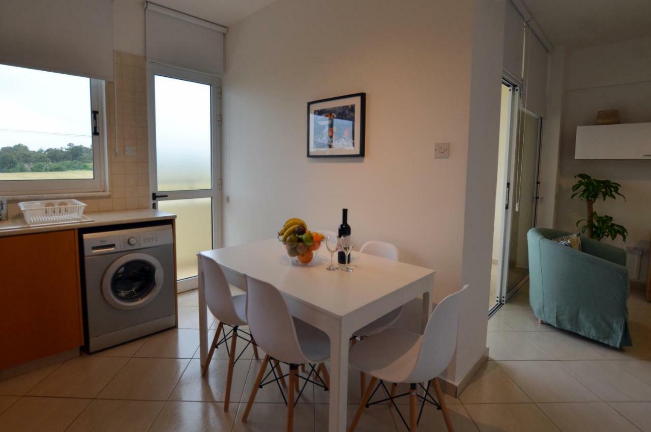 Apartment Olivia Mackenzie With Pool Larnaca