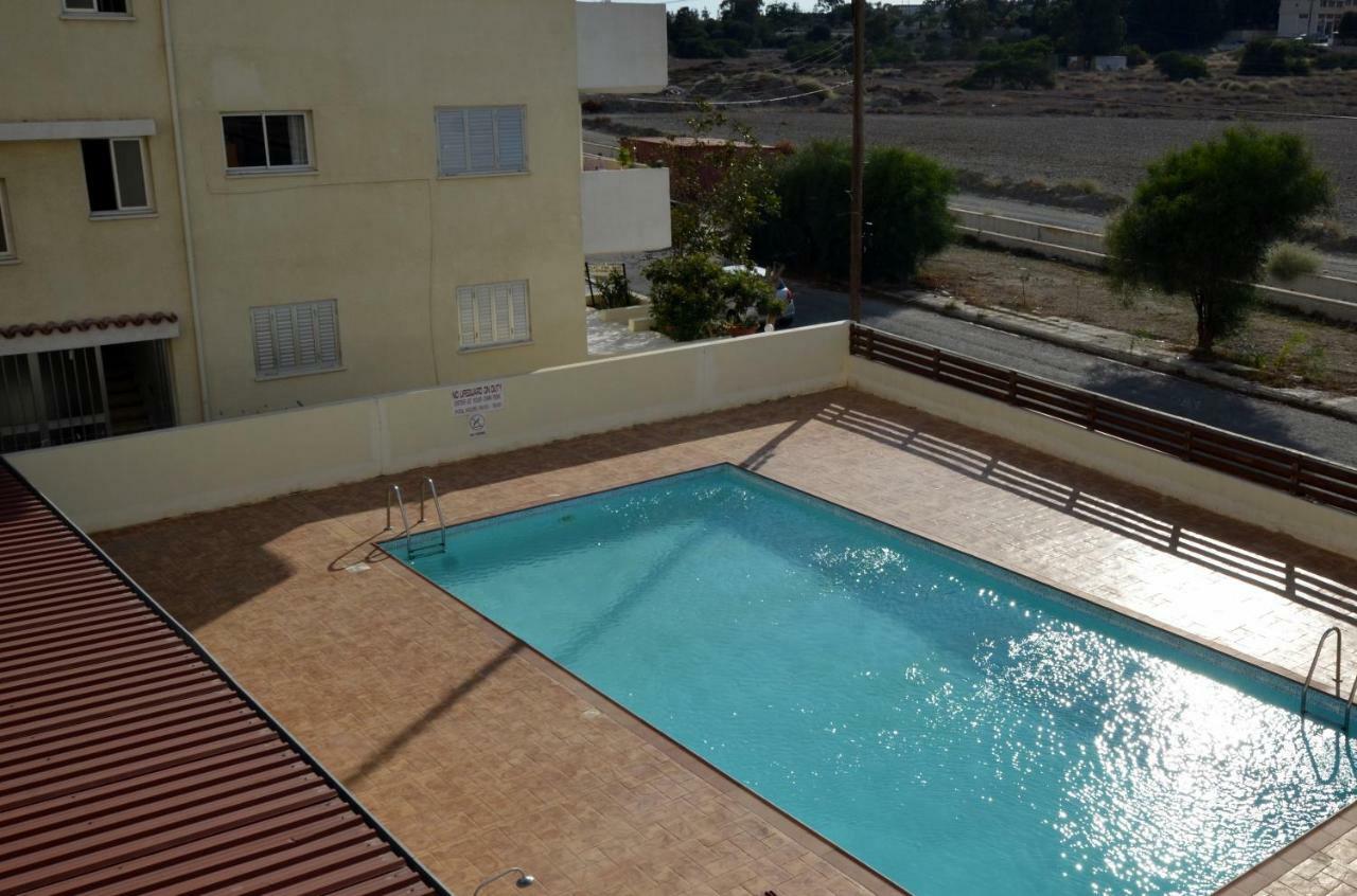 Olivia Mackenzie With Pool Apartment *