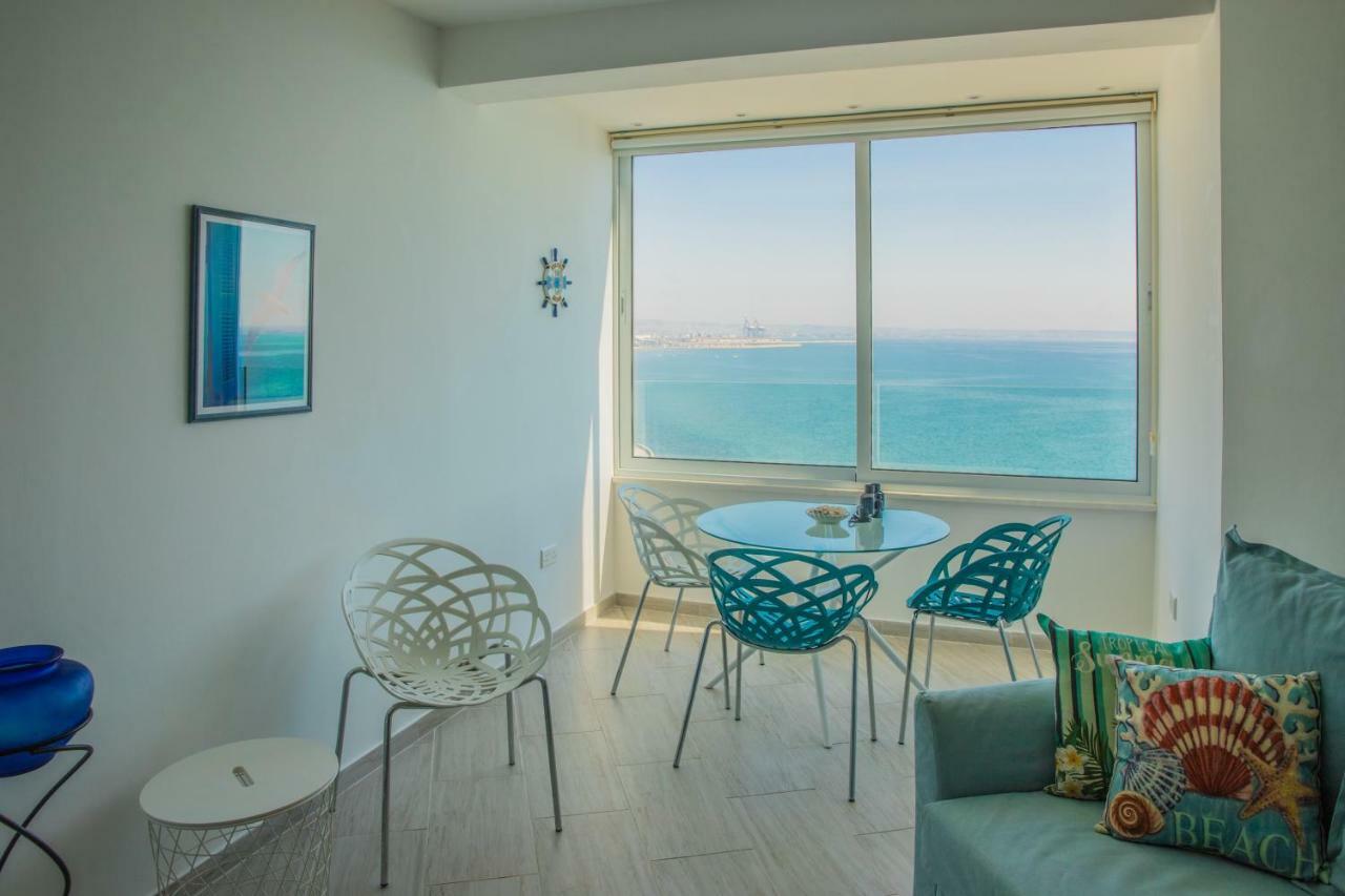 Apartment Front-row - Skyline Retreat - Pool Access *