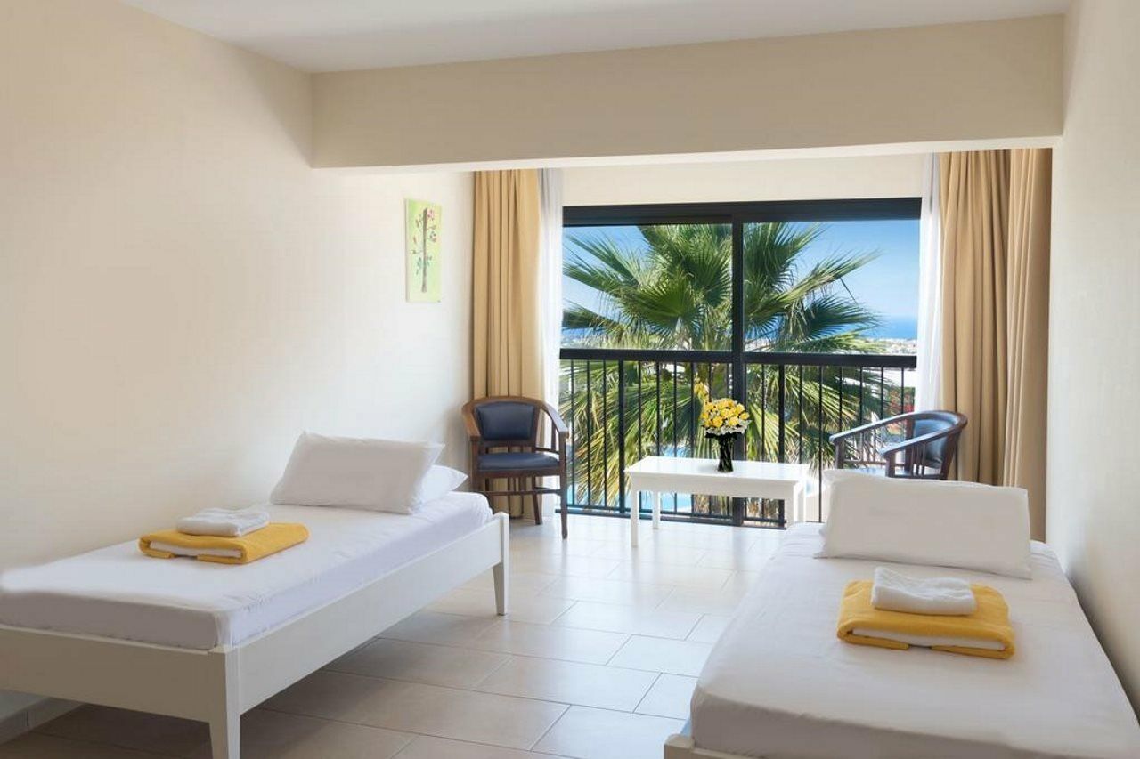 Royal Blue Hotel & Spa