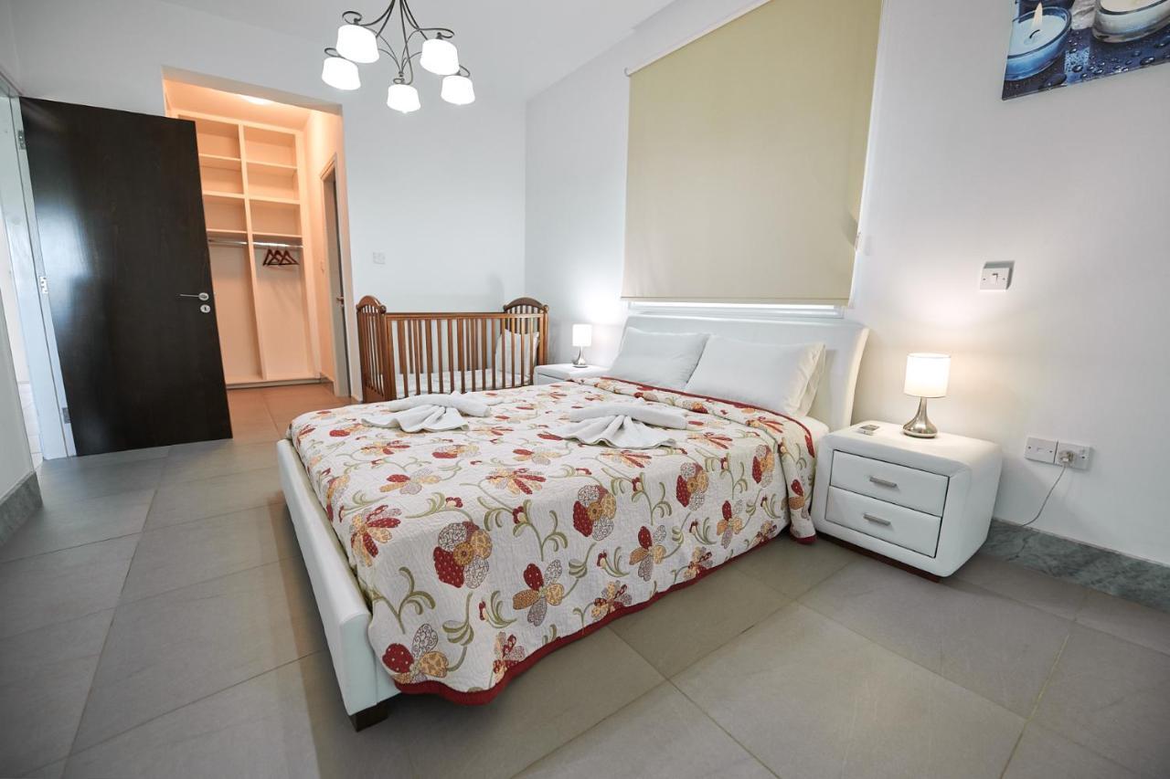 Front Bella Vista By Ezoria Villa