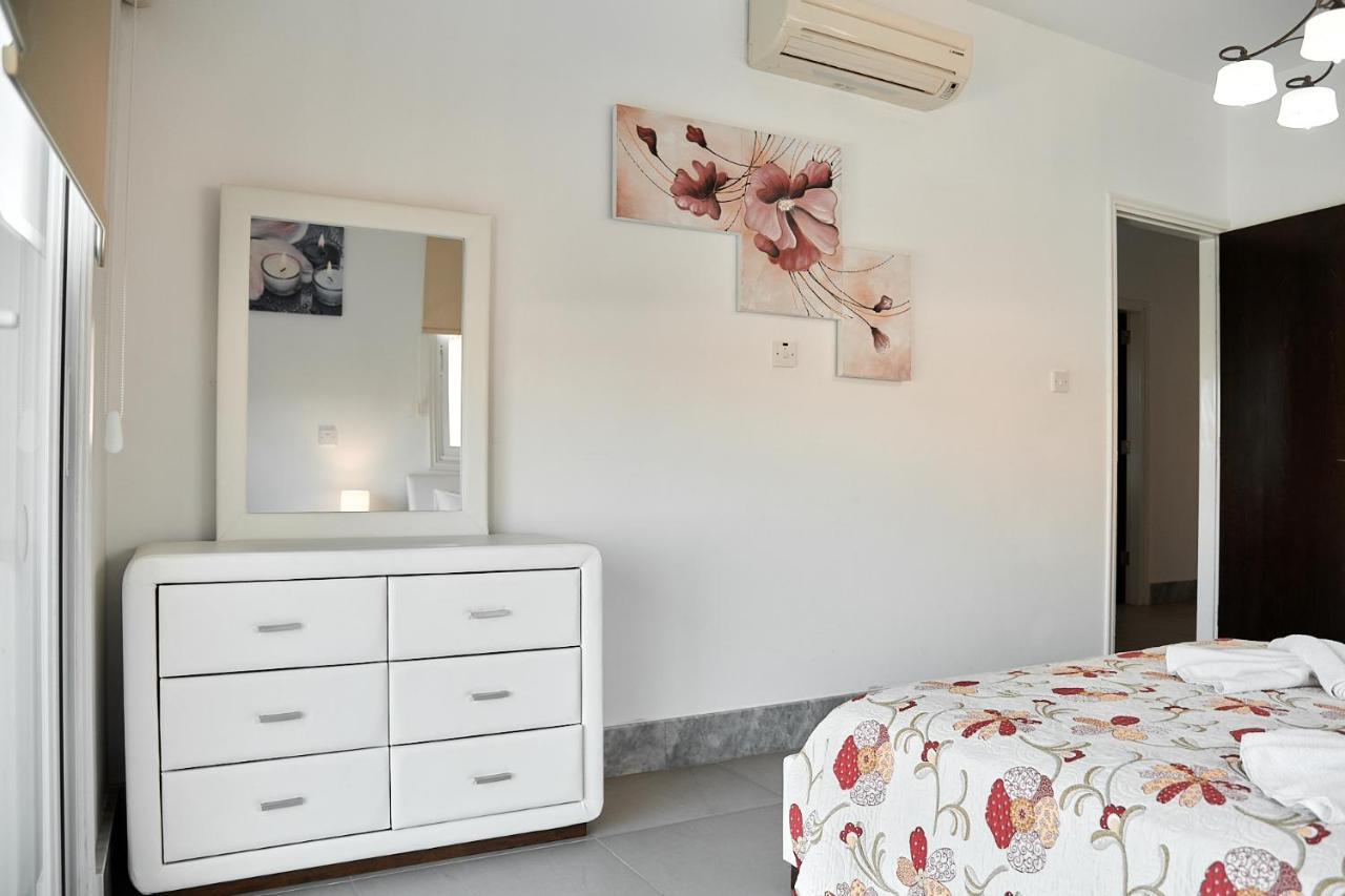 Front Bella Vista By Ezoria Villa