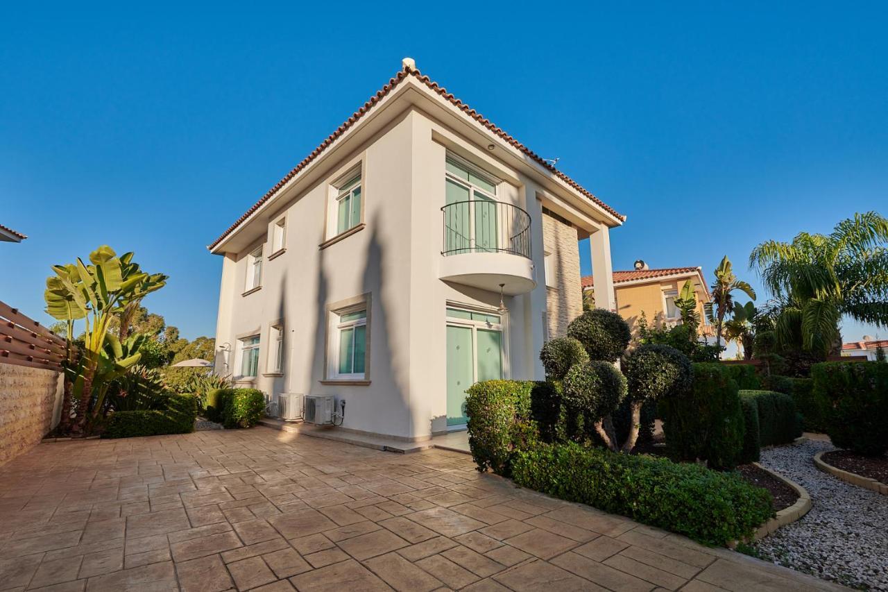 Front Bella Vista By Ezoria