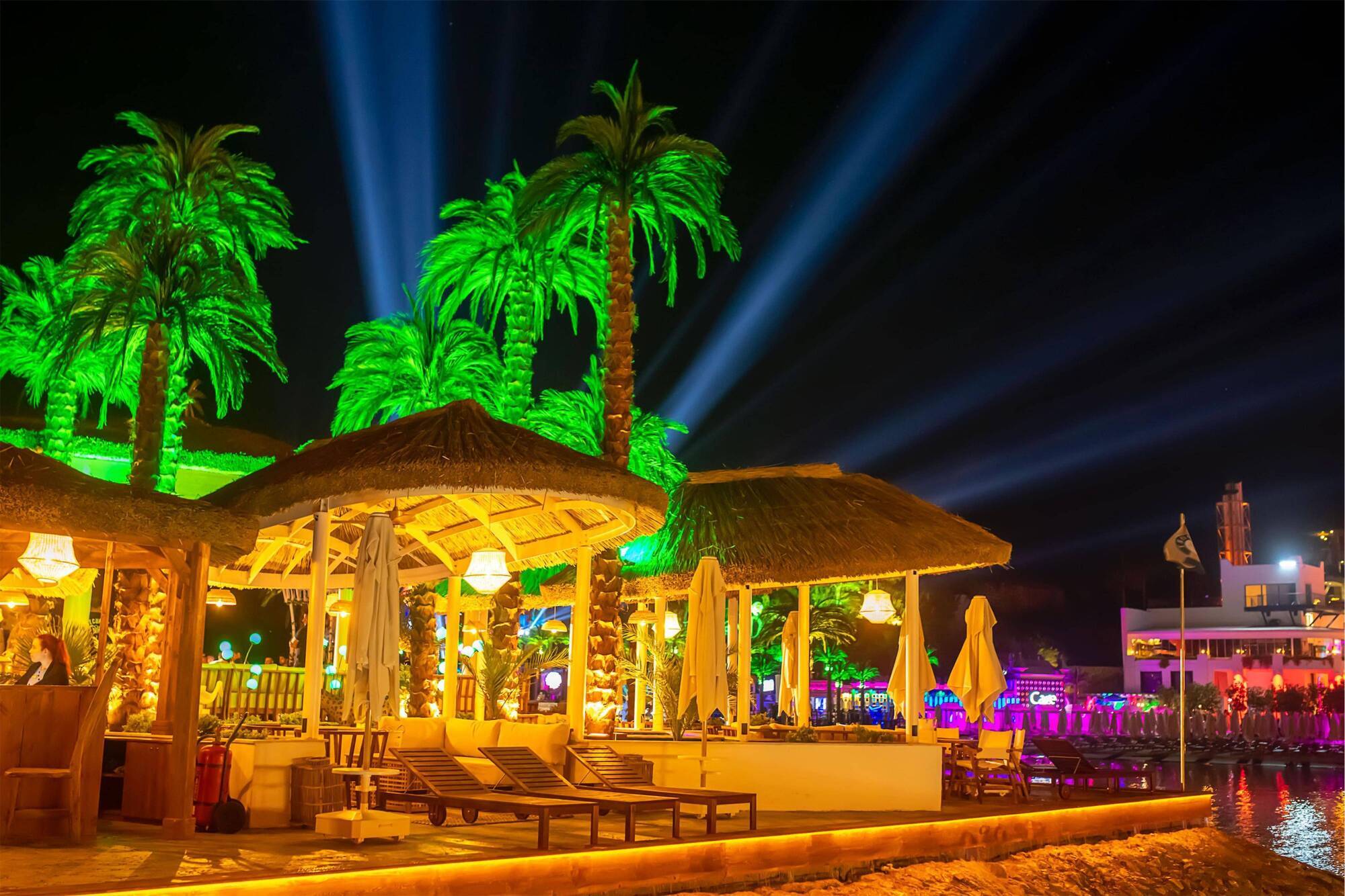 Cratos Premium Hotel, Casino, Port &