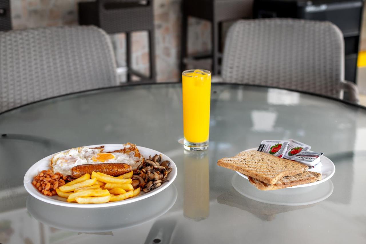 A Maos Aparthotel