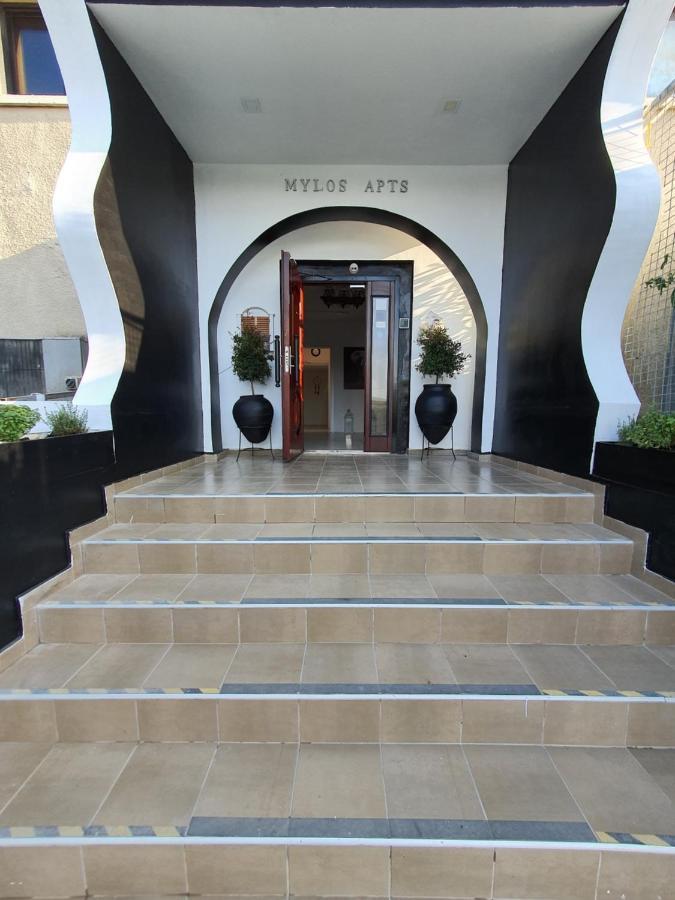 Mylos Court Apartment *