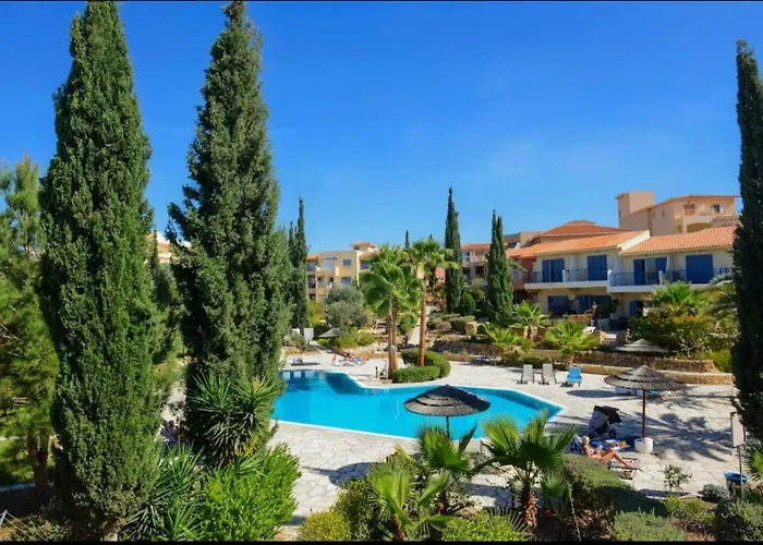 New Cozy Villa Near The Beaches In The Magnificent Gardens Of Regina With Swimming Pools!