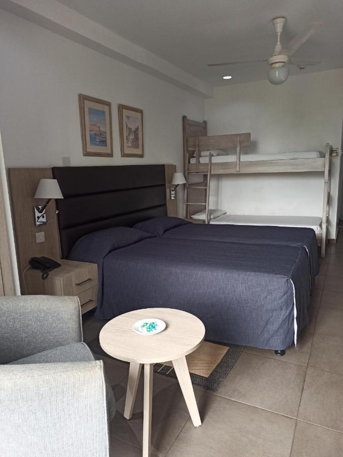 Dionysos Hotel