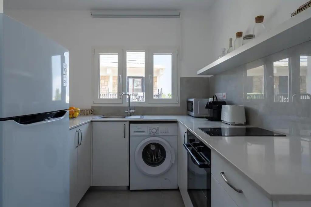 Harbour 1 Bedroom Steps From And Nightlife Apartment