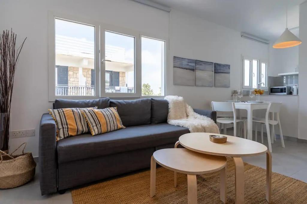 Apartment Harbour 1 Bedroom Steps From And Nightlife