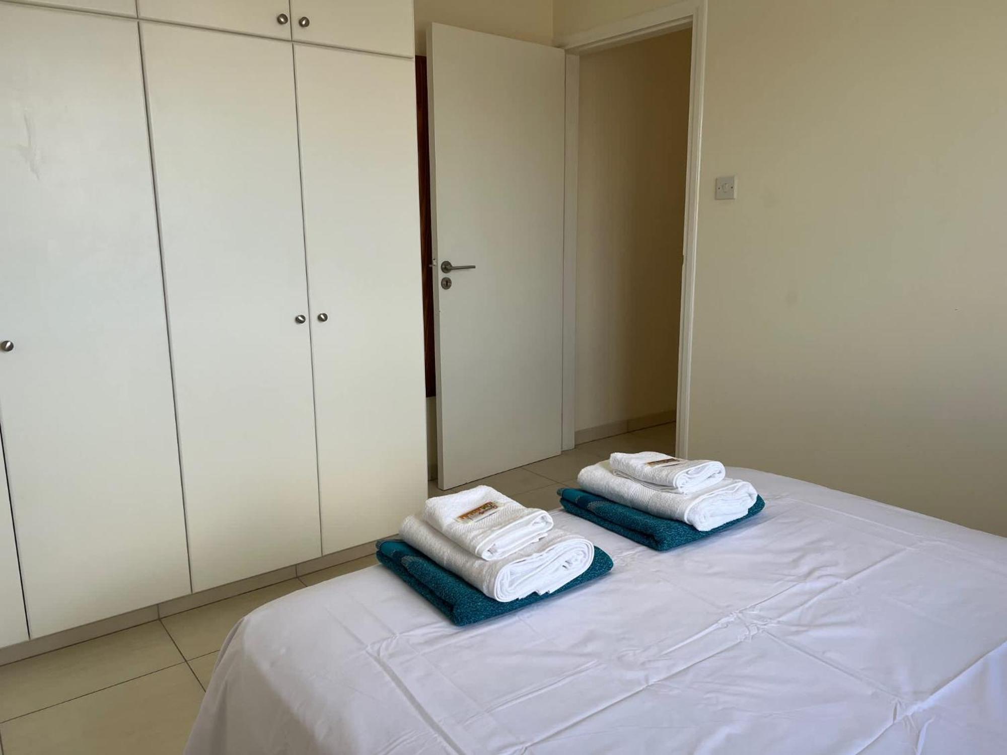 Beachfront - Spacious 3 Bed With Amazing Sea Views *