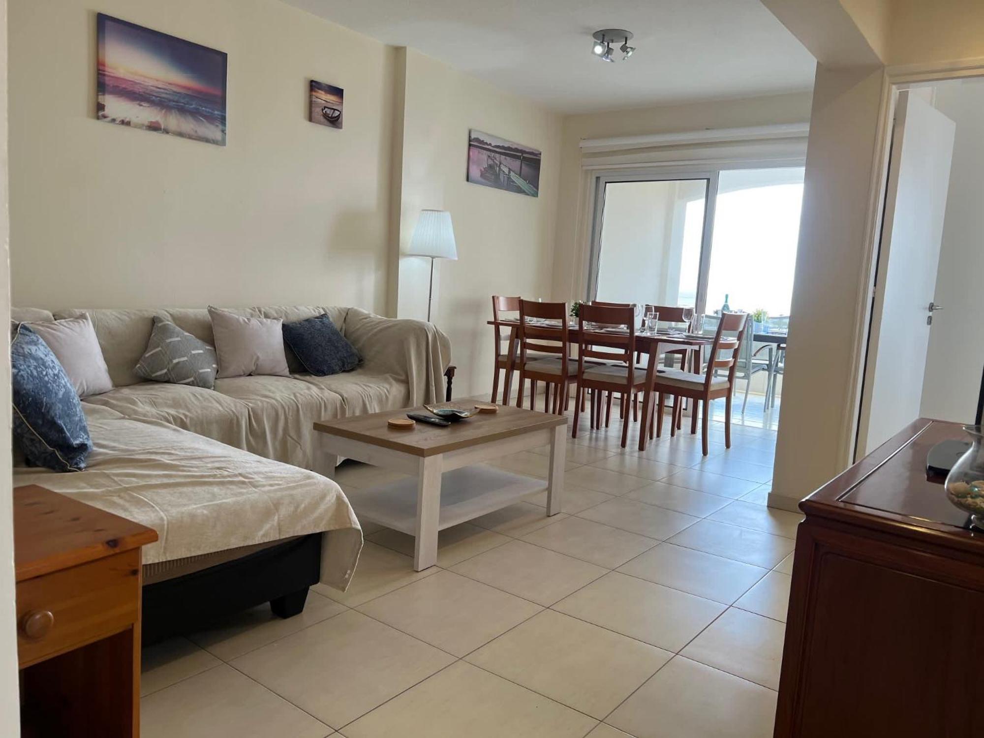 Beachfront - Spacious 3 Bed With Amazing Sea Views Apartment *