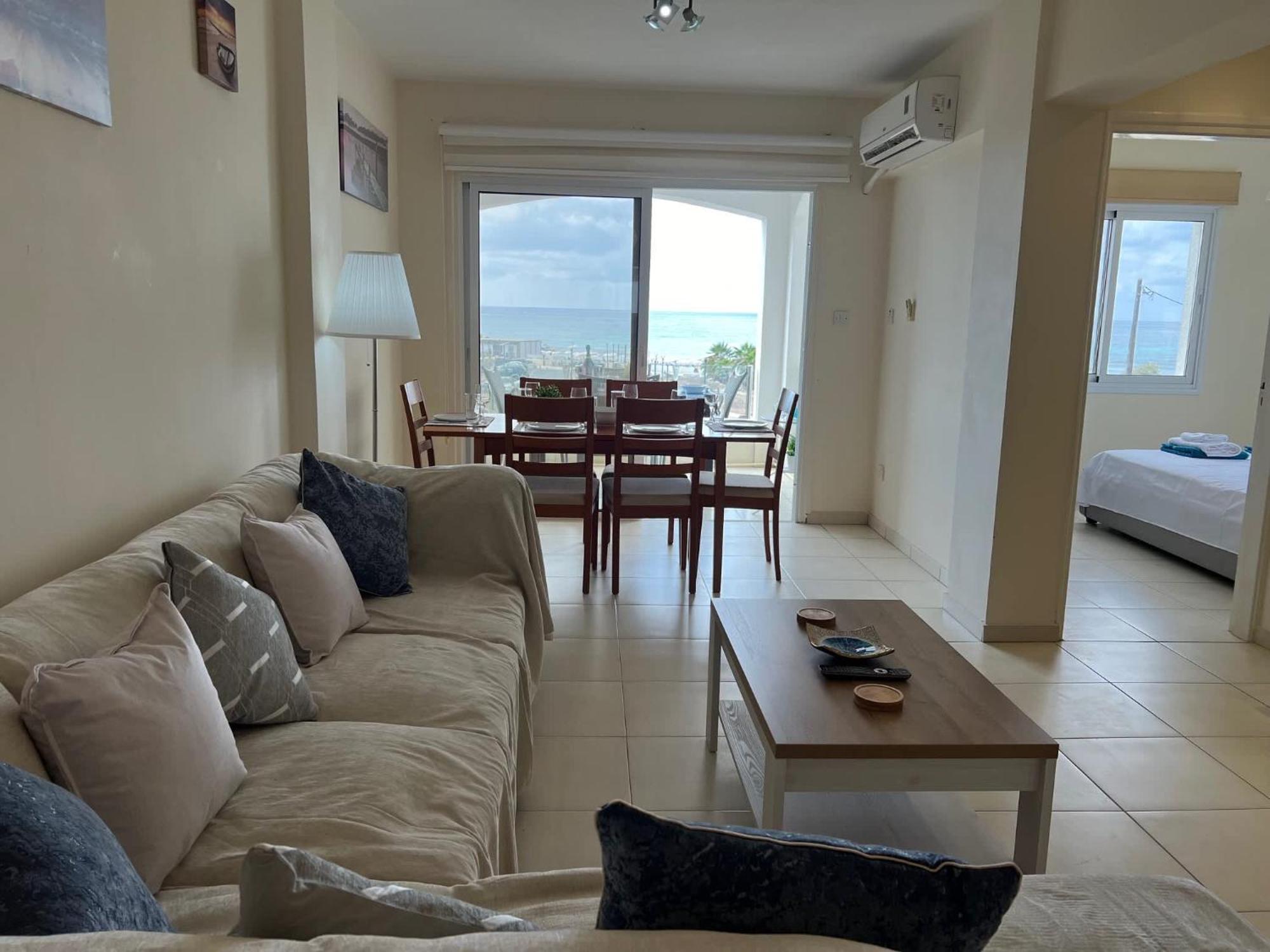 Beachfront - Spacious 3 Bed With Amazing Sea Views *