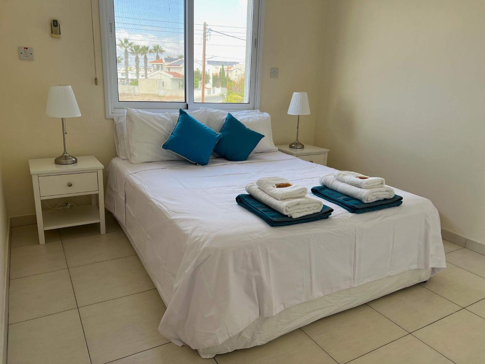 Beachfront - Spacious 3 Bed With Amazing Sea Views Paphos