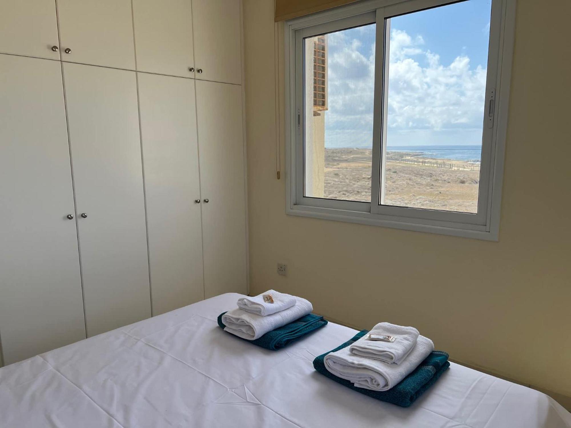 Beachfront - Spacious 3 Bed With Amazing Sea Views