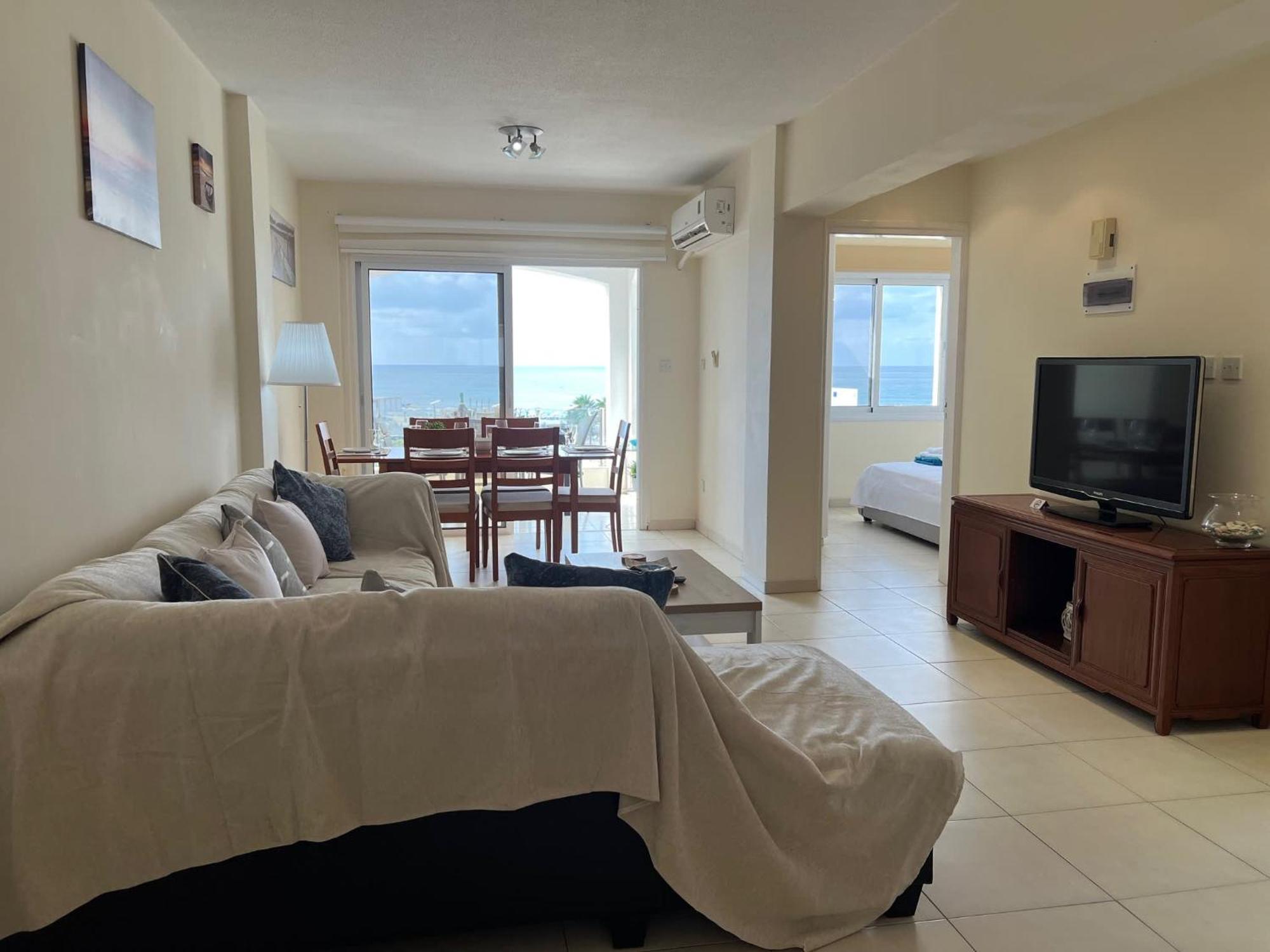 Apartment Beachfront - Spacious 3 Bed With Amazing Sea Views Paphos