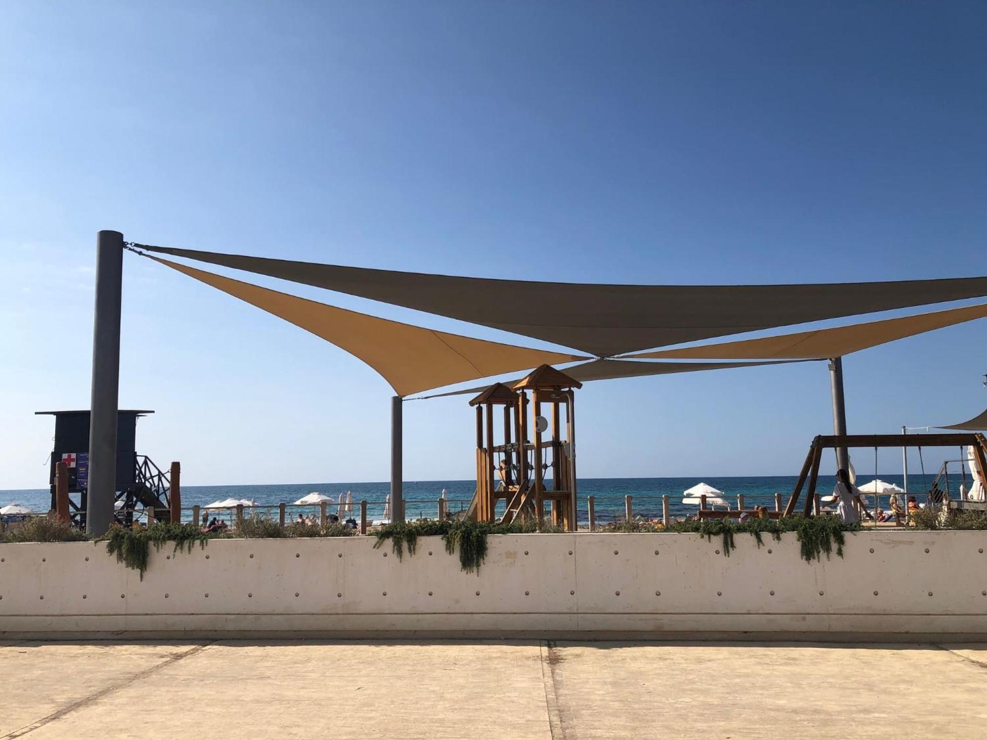 Beachfront - Spacious 3 Bed With Amazing Sea Views Apartment *