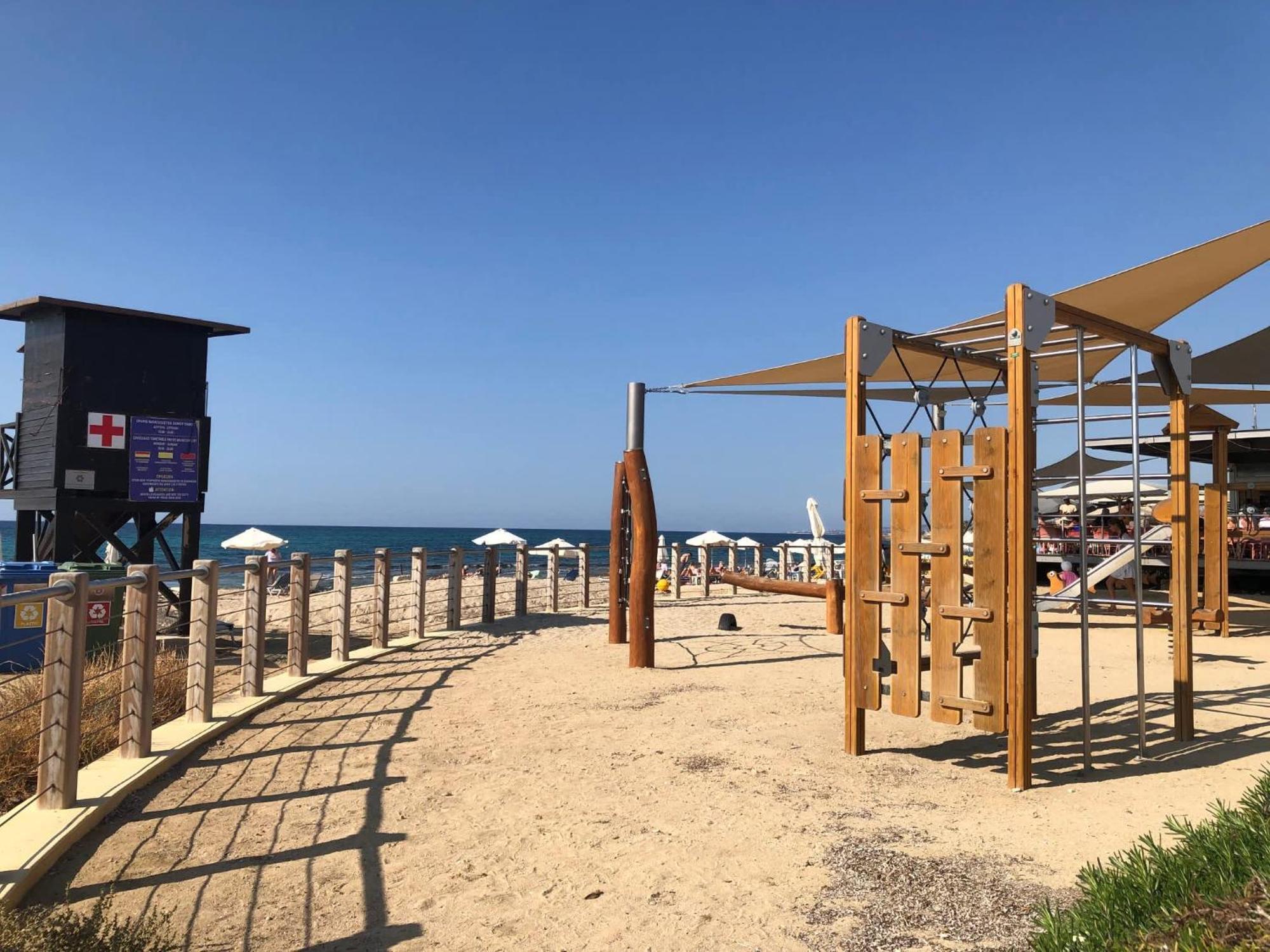 Beachfront - Spacious 3 Bed With Amazing Sea Views * Paphos