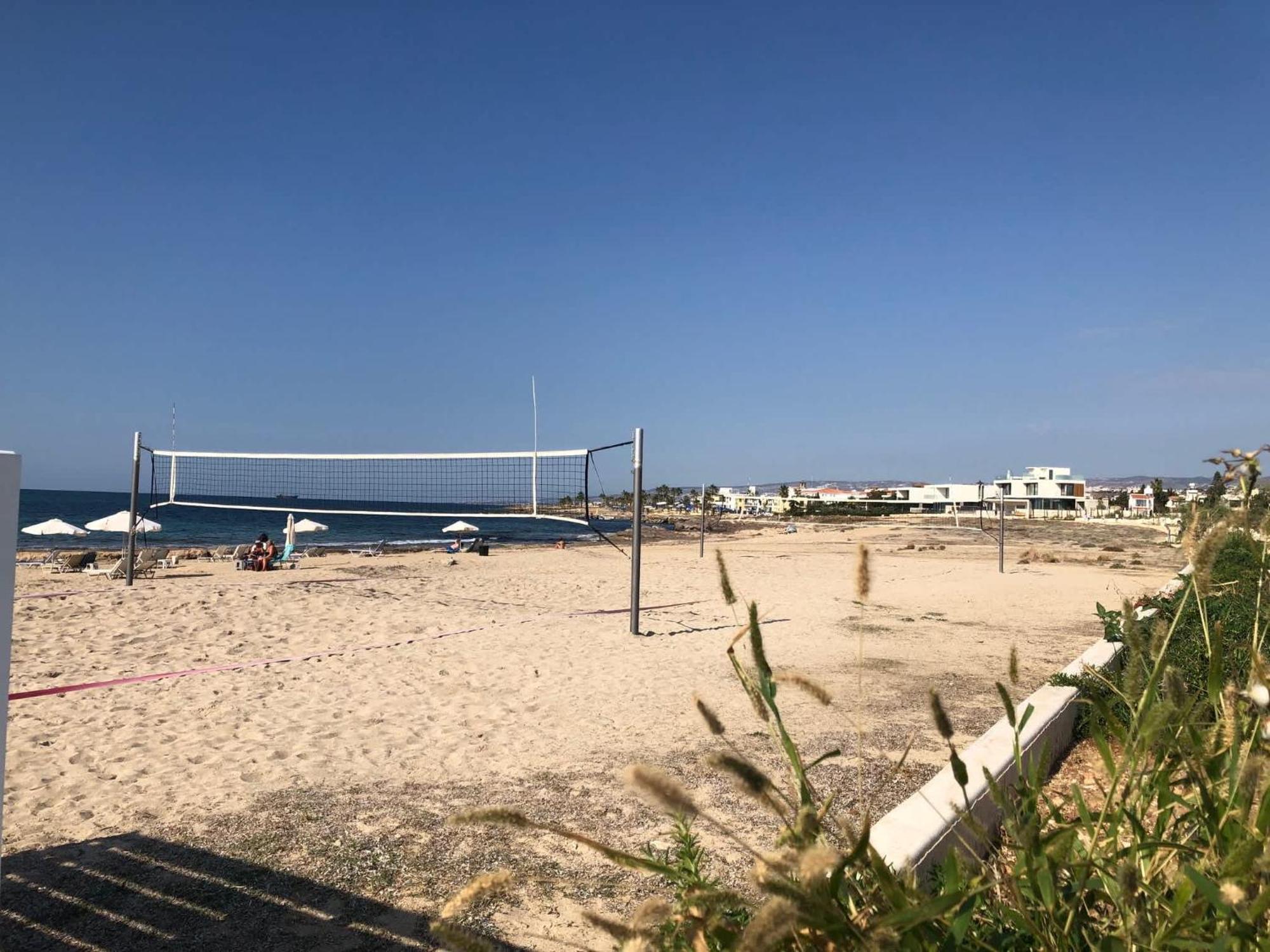 Beachfront - Spacious 3 Bed With Amazing Sea Views *