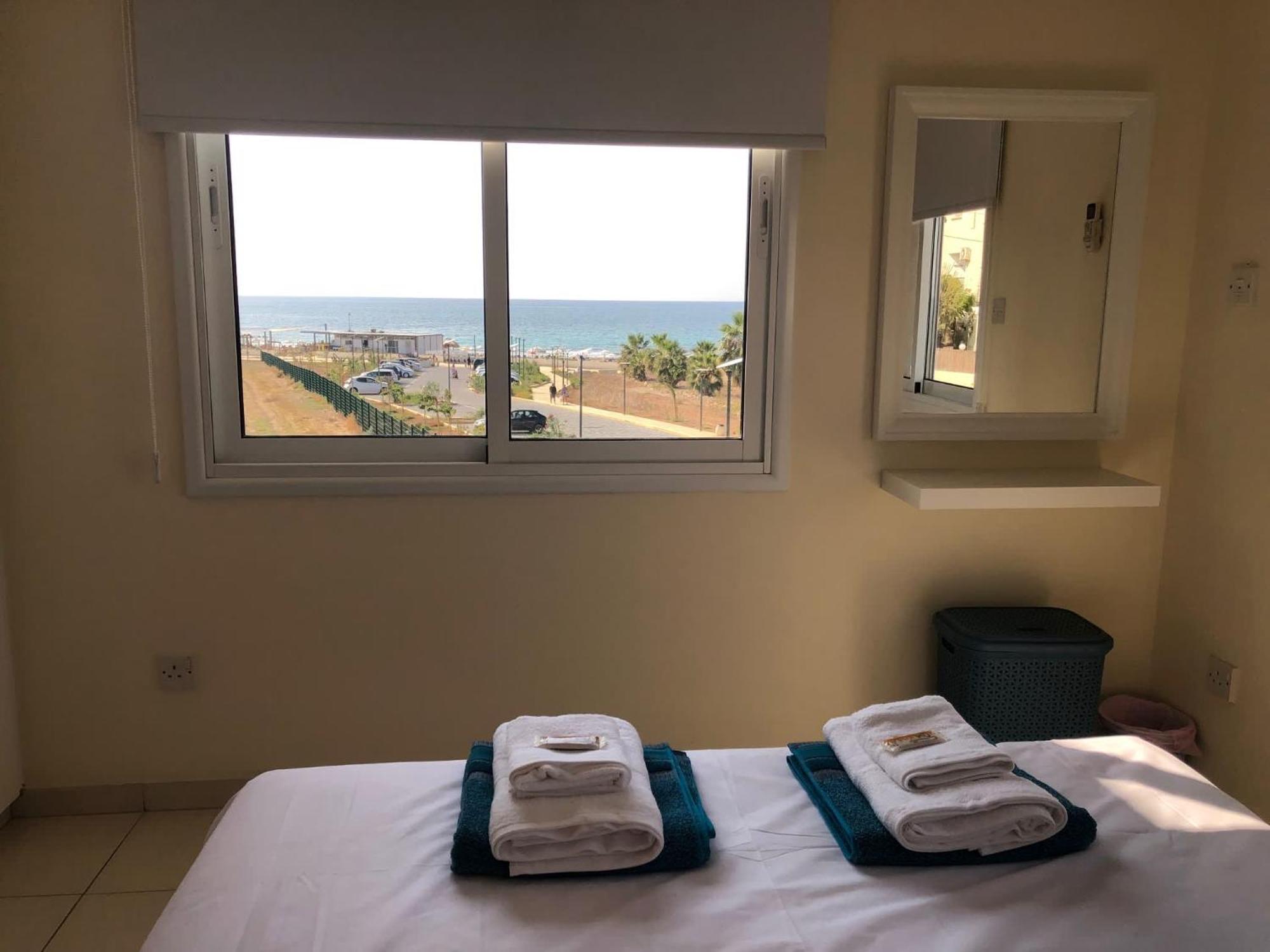 Beachfront - Spacious 3 Bed With Amazing Sea Views