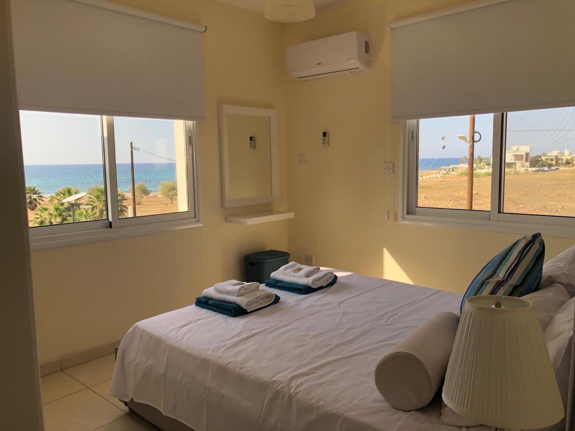 Apartment Beachfront - Spacious 3 Bed With Amazing Sea Views Paphos